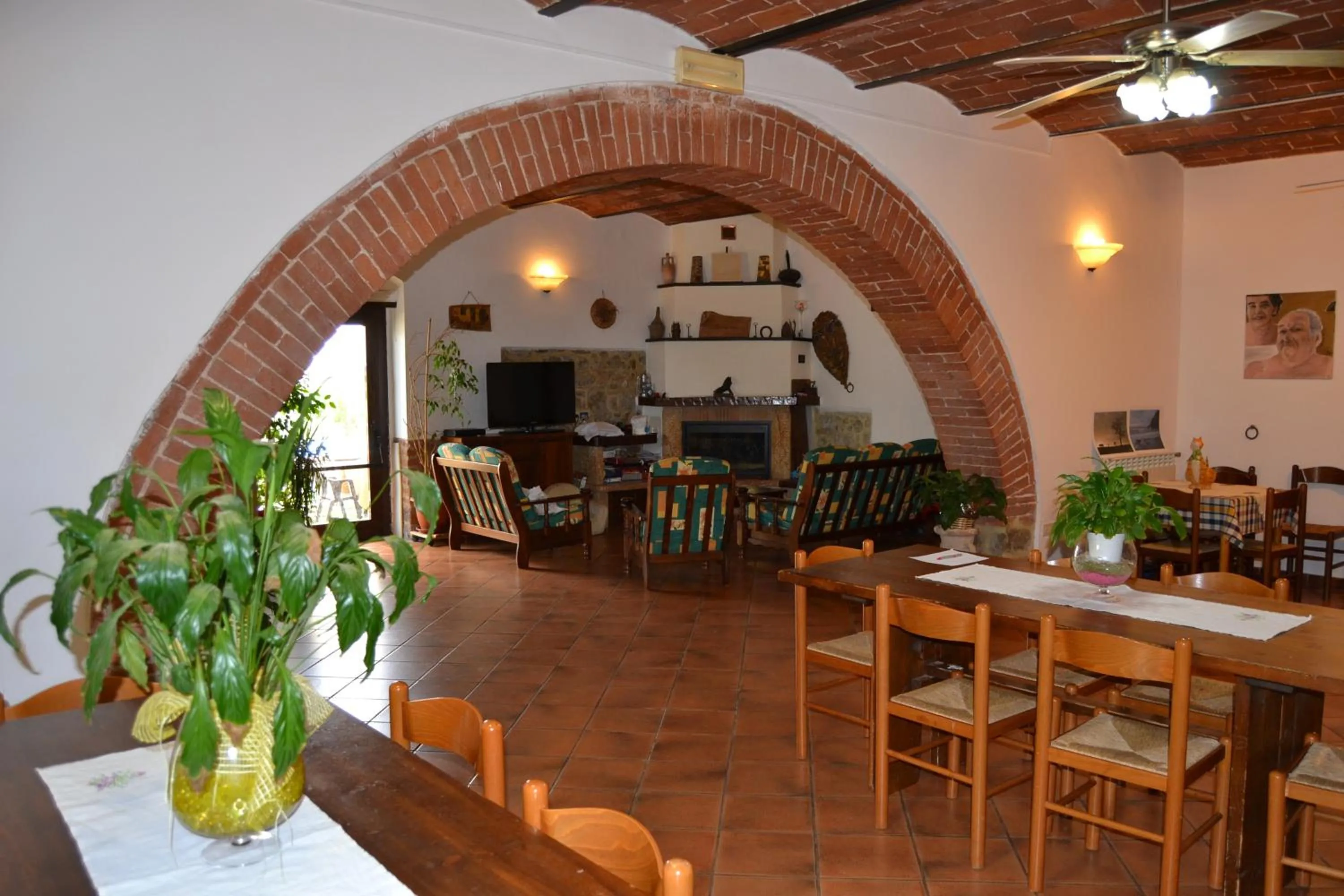 Communal lounge/ TV room in Agriturismo Marruchetone Vecchio