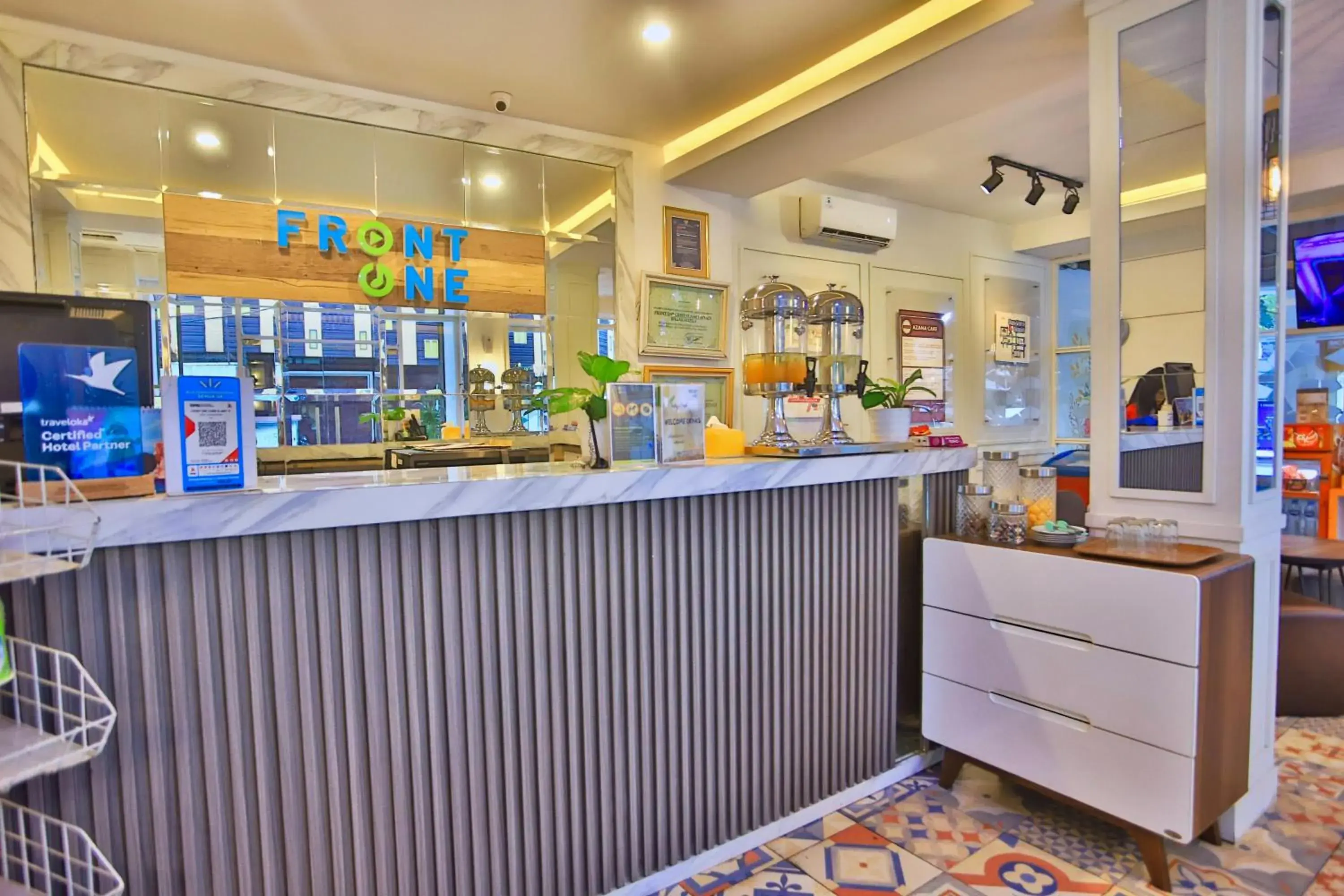 Front One Budget Hotel Slamet Riyadi Solo Front One Budget Hotel Slamet Riyadi Solo