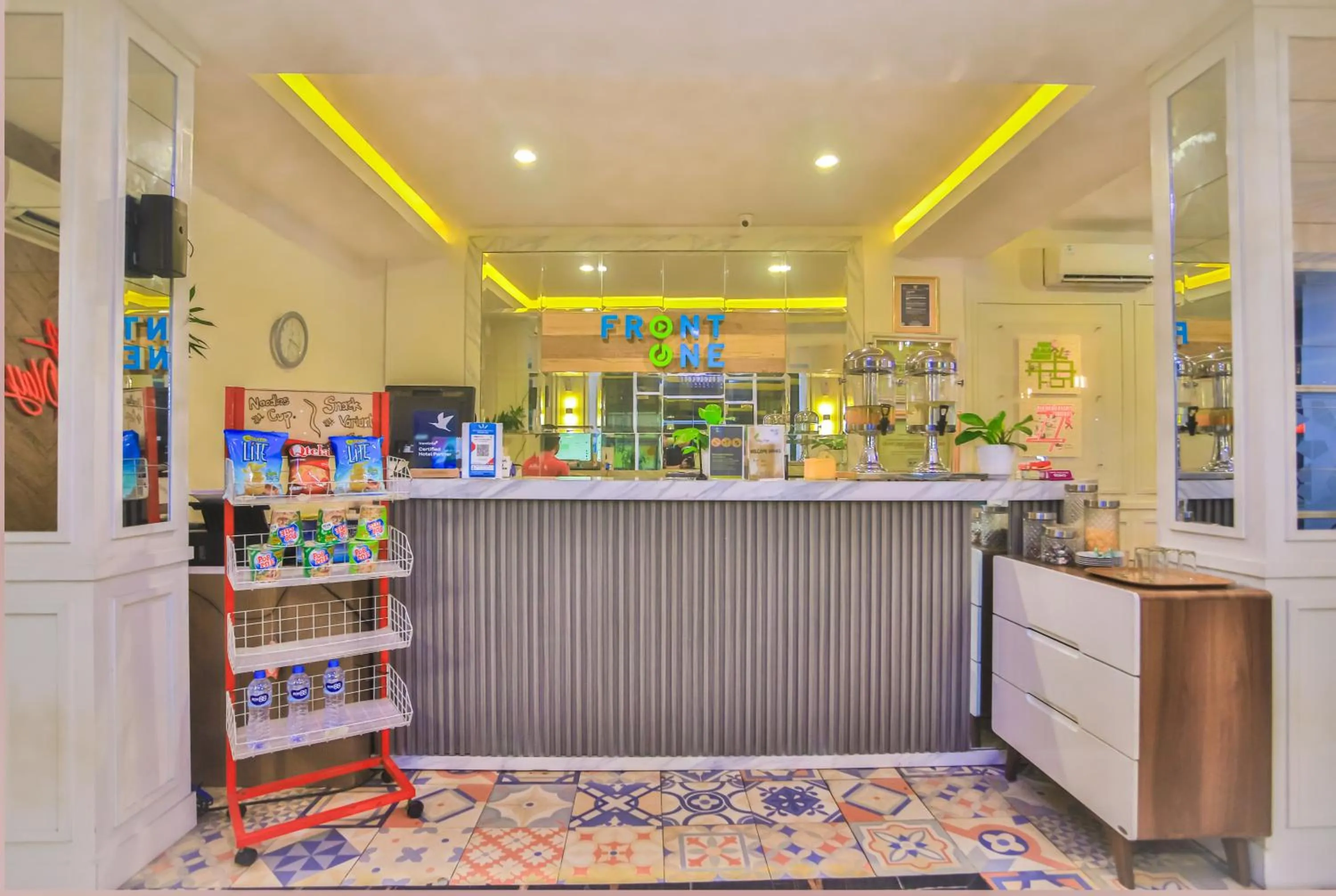 Front One Budget Hotel Slamet Riyadi Solo