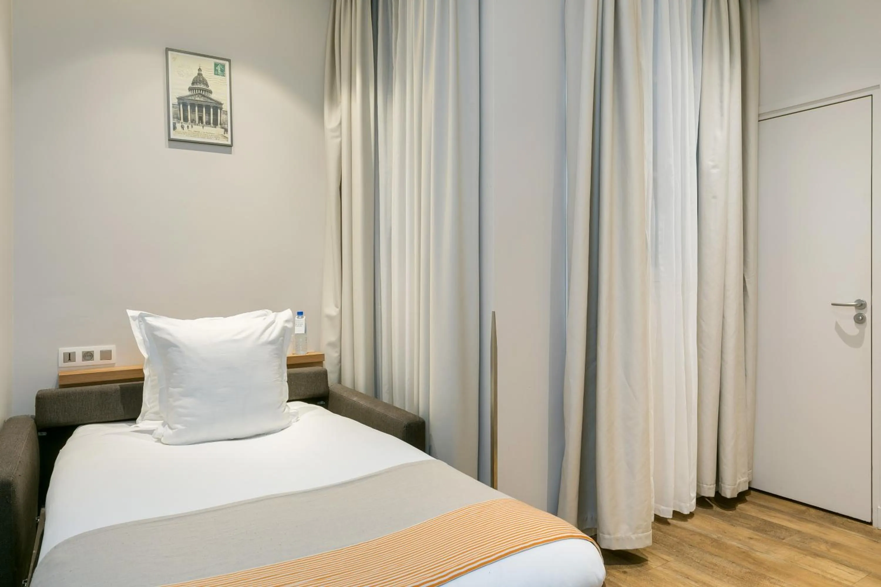 Bed in Hotel Magenta 38 by Happyculture