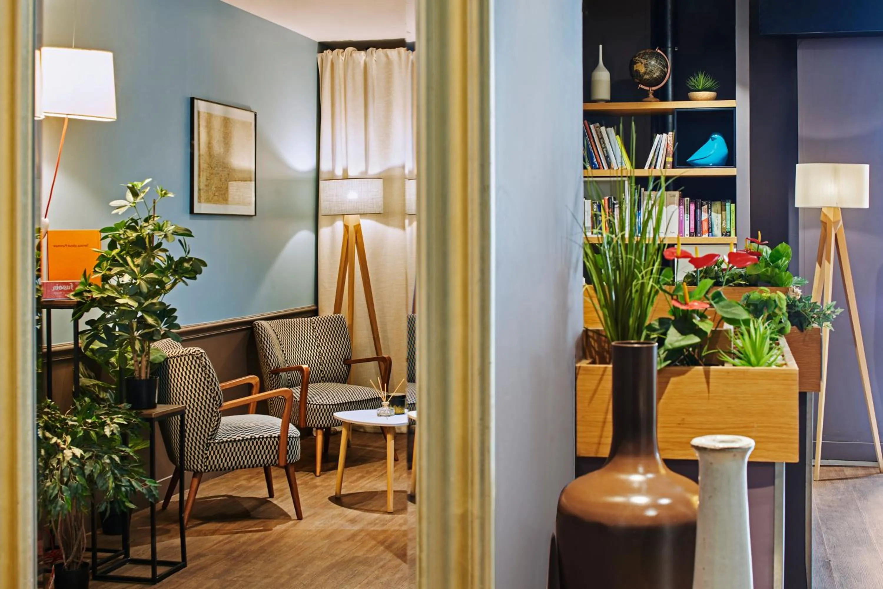 Living room in Hotel Magenta 38 by Happyculture