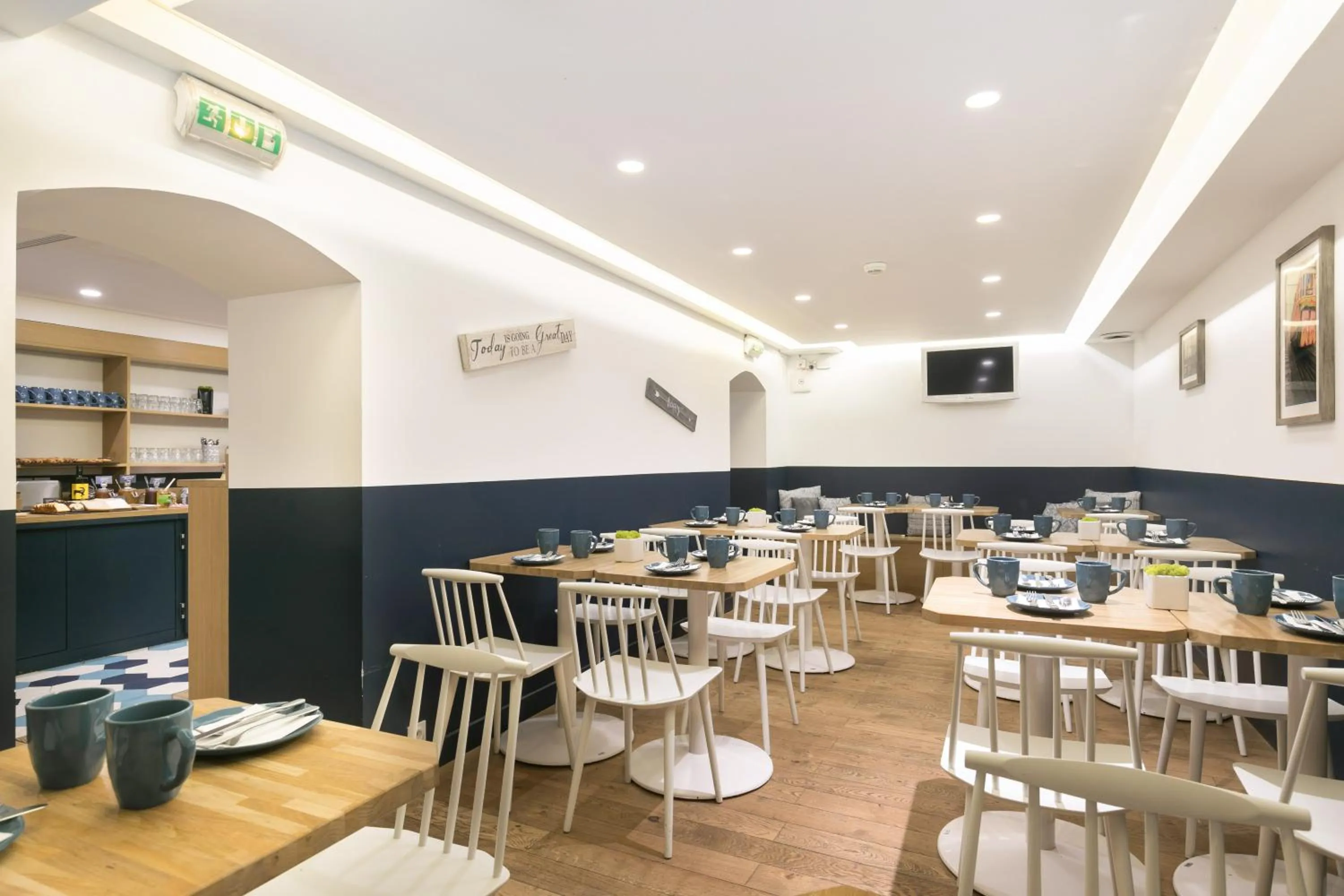 Buffet breakfast in Hotel Magenta 38 by Happyculture