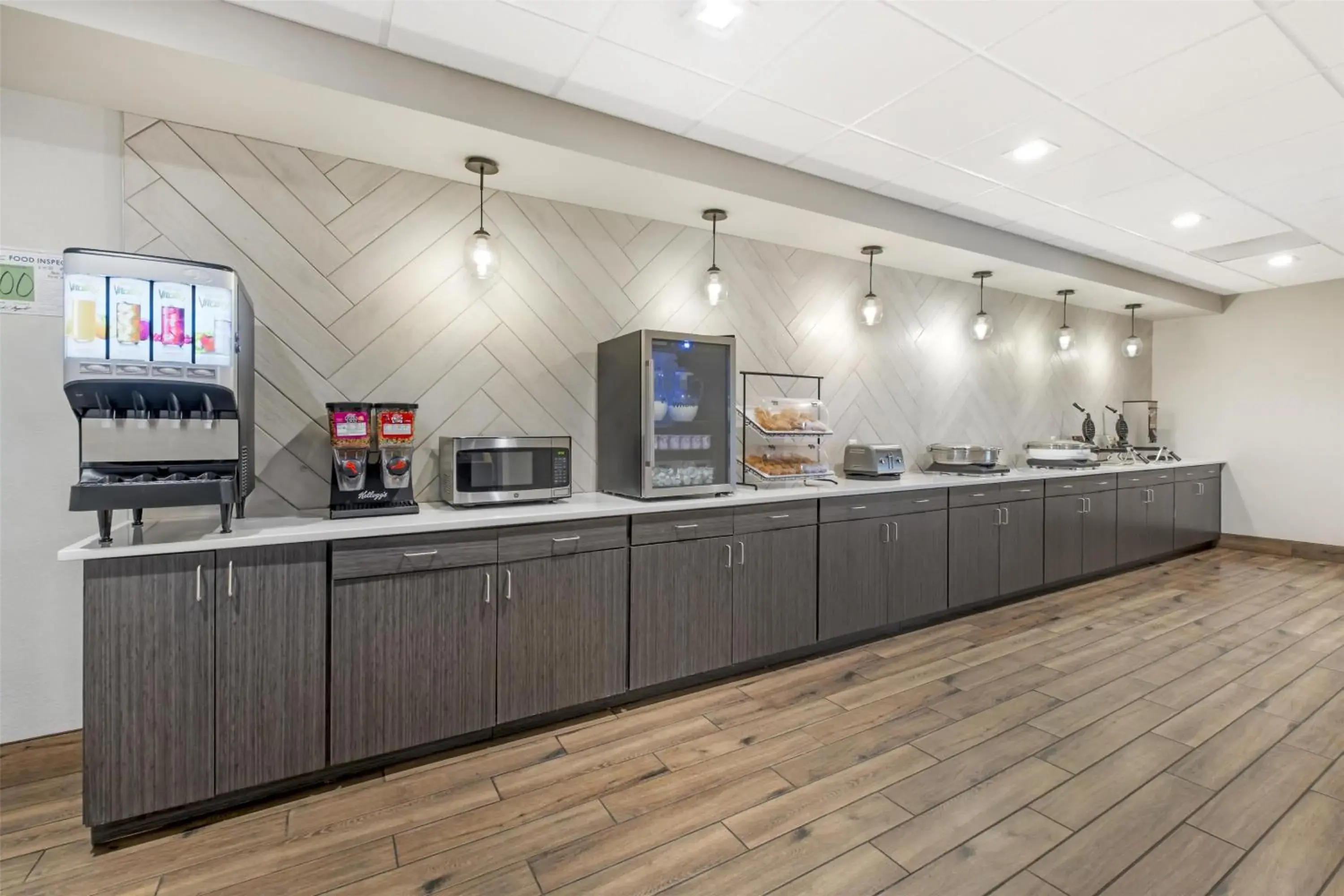 Breakfast in Best Western Plus Elizabethtown Inn & Suites Breakfast in Best Western Plus Elizabethtown Inn & Suites