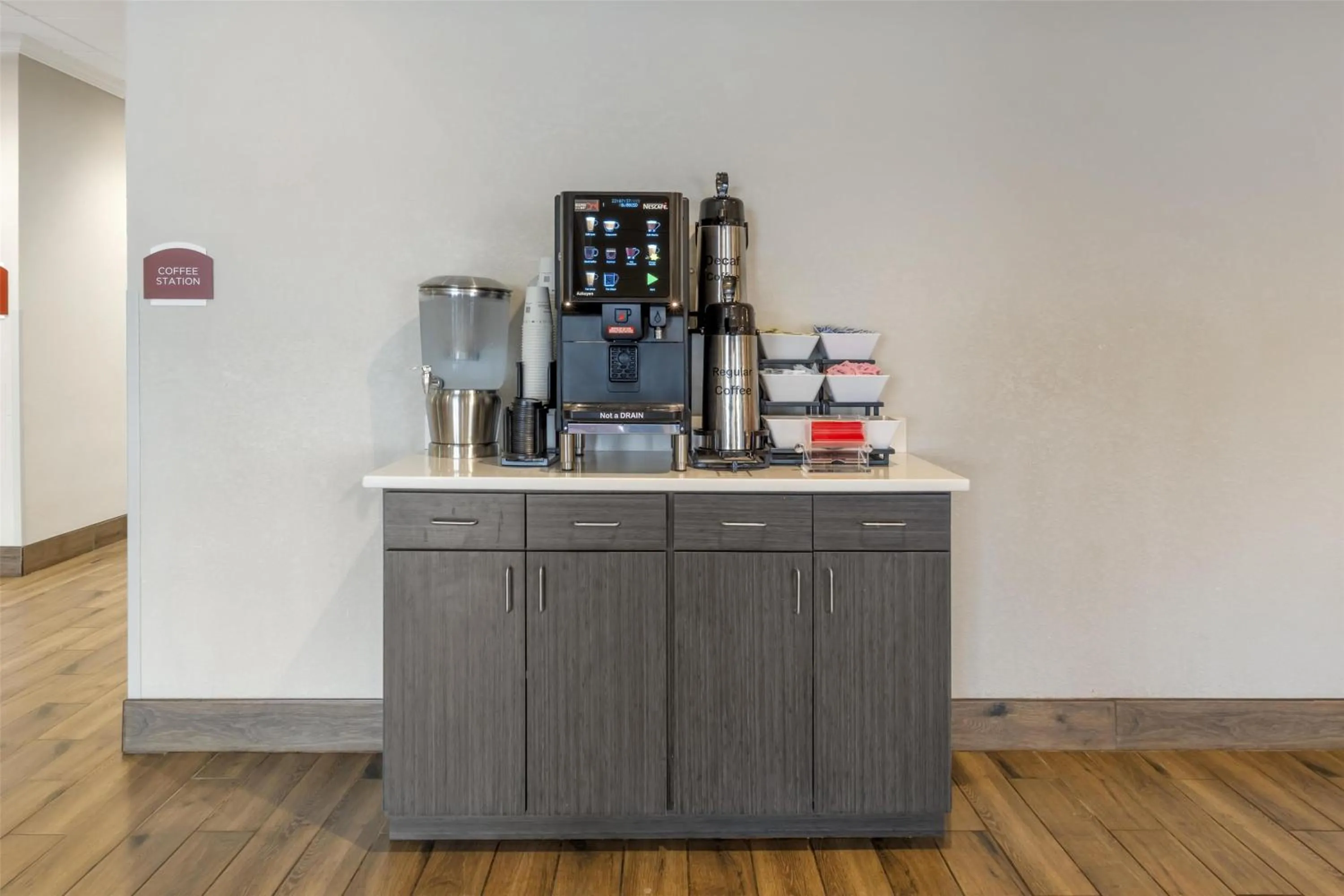 Breakfast in Best Western Plus Elizabethtown Inn & Suites