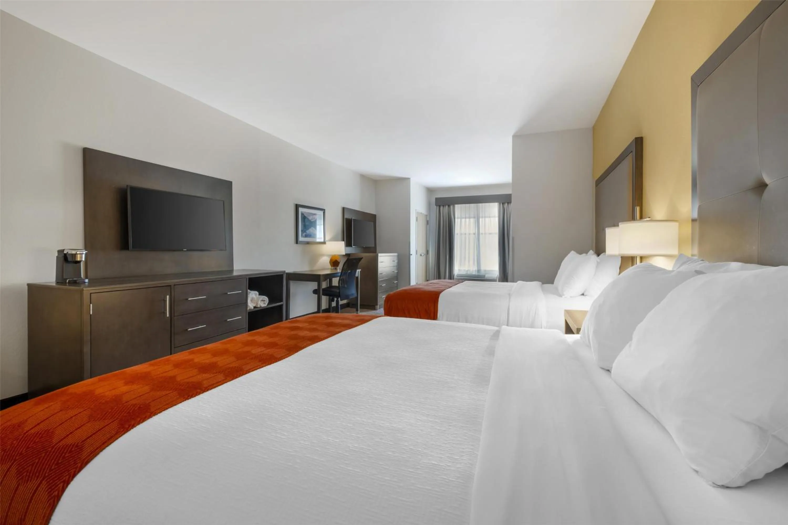 Bedroom, Bed in Best Western Plus Elizabethtown Inn & Suites