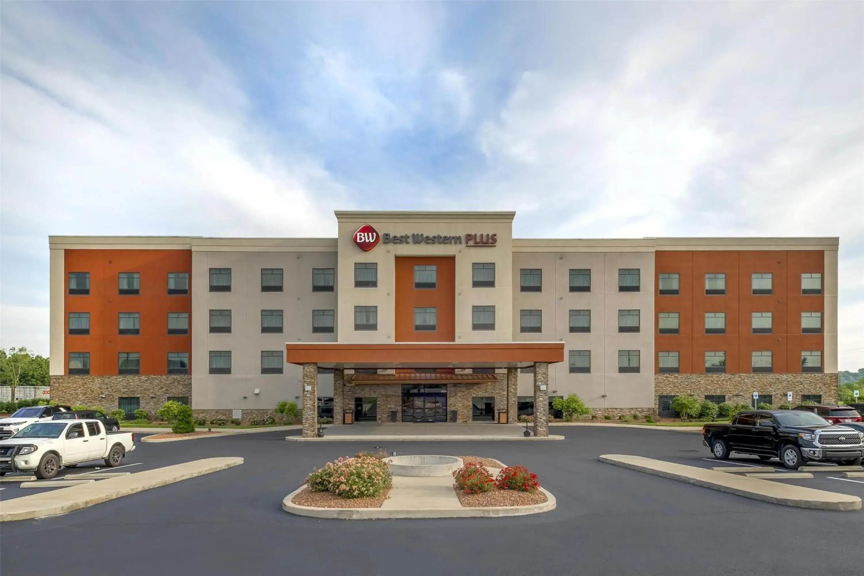 Property building in Best Western Plus Elizabethtown Inn & Suites Property building in Best Western Plus Elizabethtown Inn & Suites