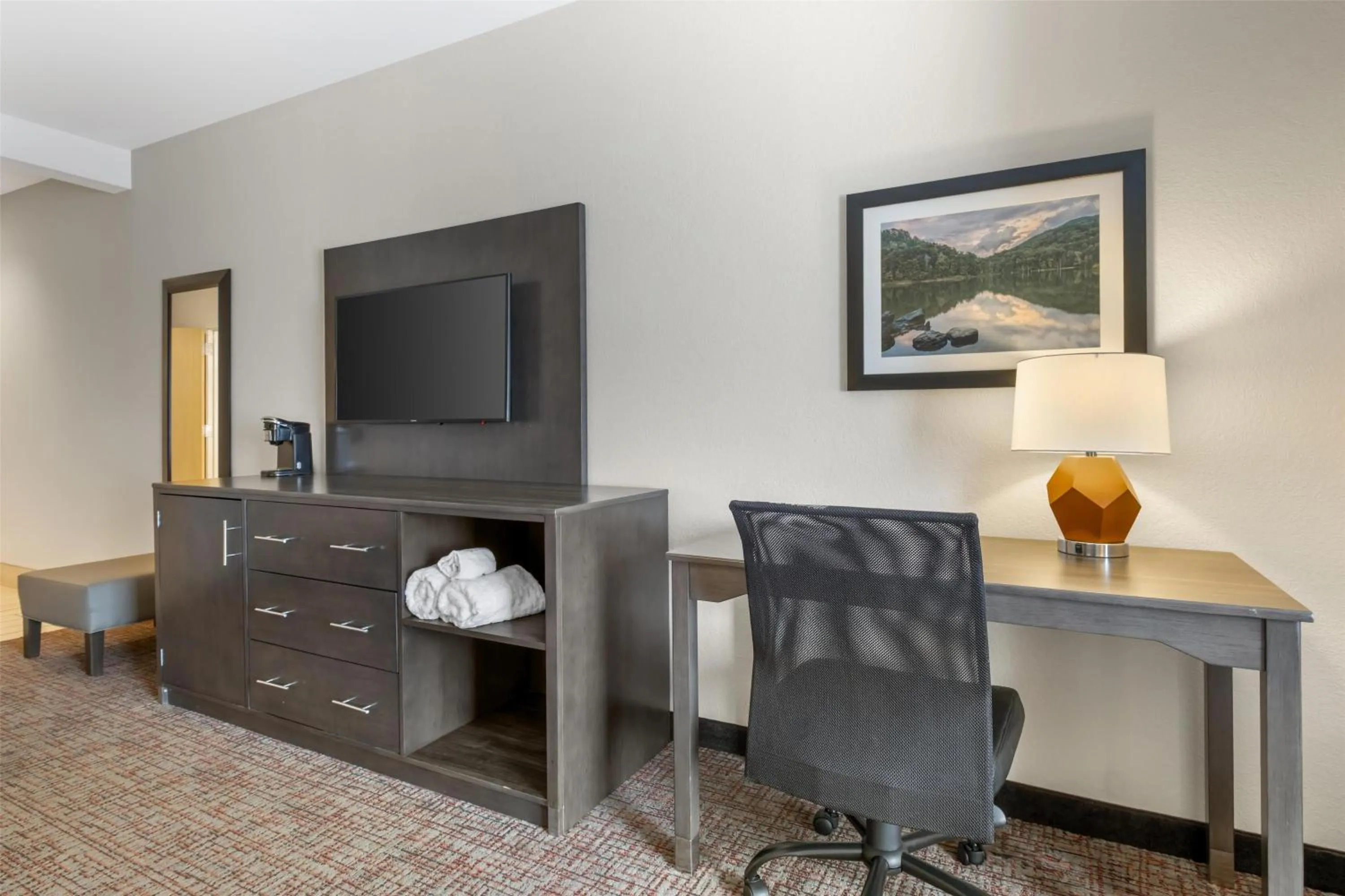 Bedroom in Best Western Plus Elizabethtown Inn & Suites