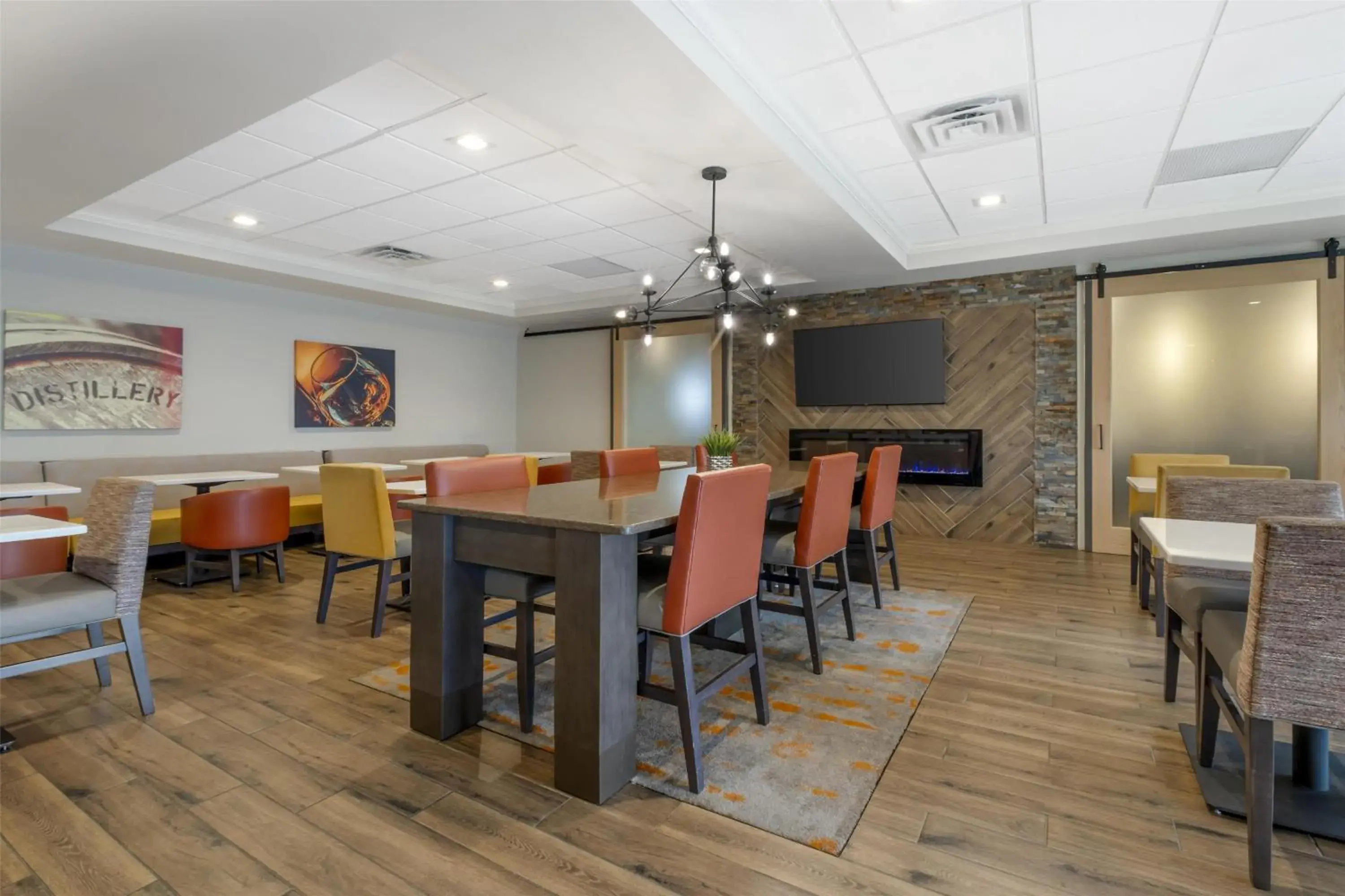 Breakfast in Best Western Plus Elizabethtown Inn & Suites Breakfast in Best Western Plus Elizabethtown Inn & Suites