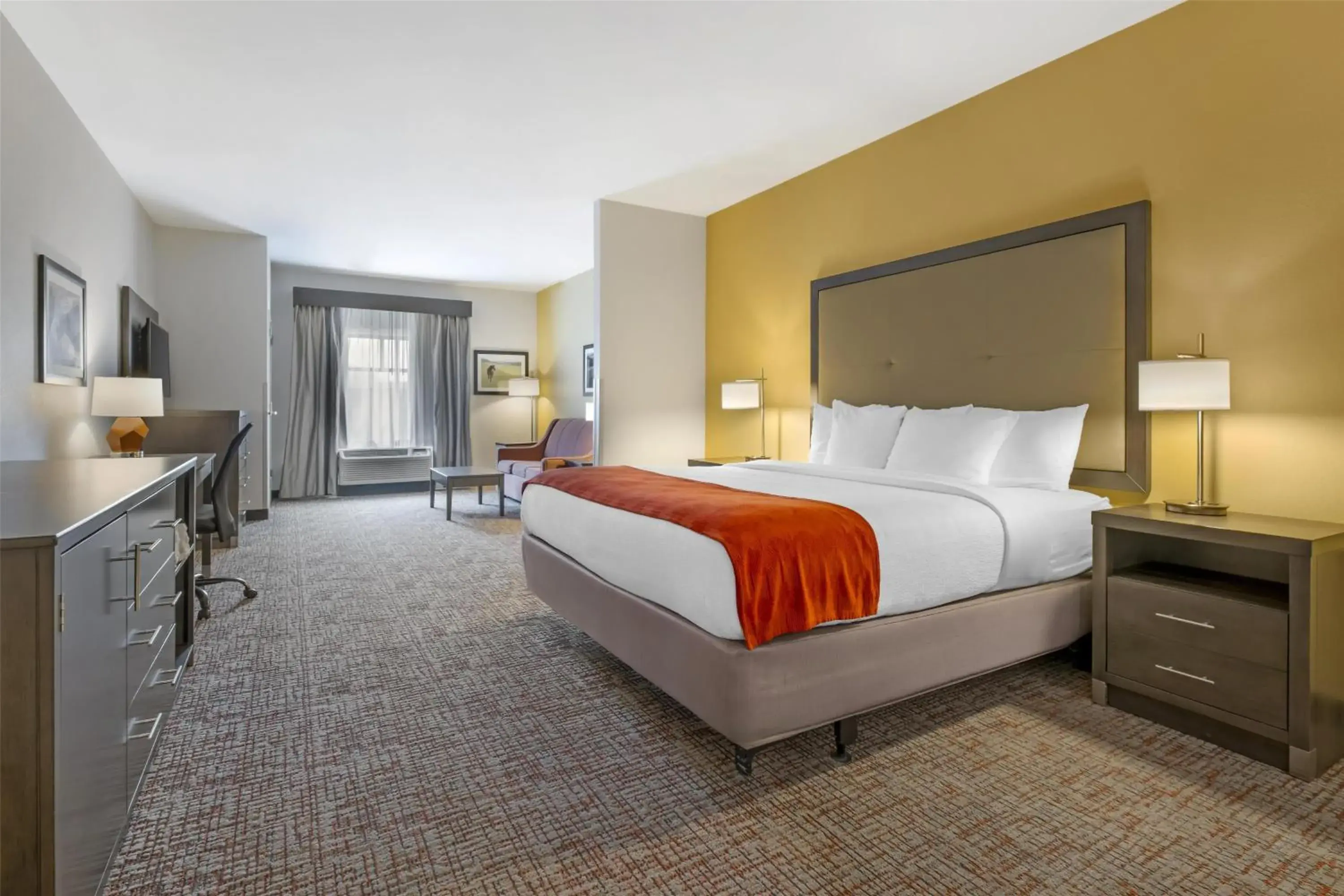 King Suite with Sofa Bed and Bath Tub - Disability Access/Non-Smoking in Best Western Plus Elizabethtown Inn & Suites King Suite with Sofa Bed and Bath Tub - Disability Access/Non-Smoking in Best Western Plus Elizabethtown Inn & Suites