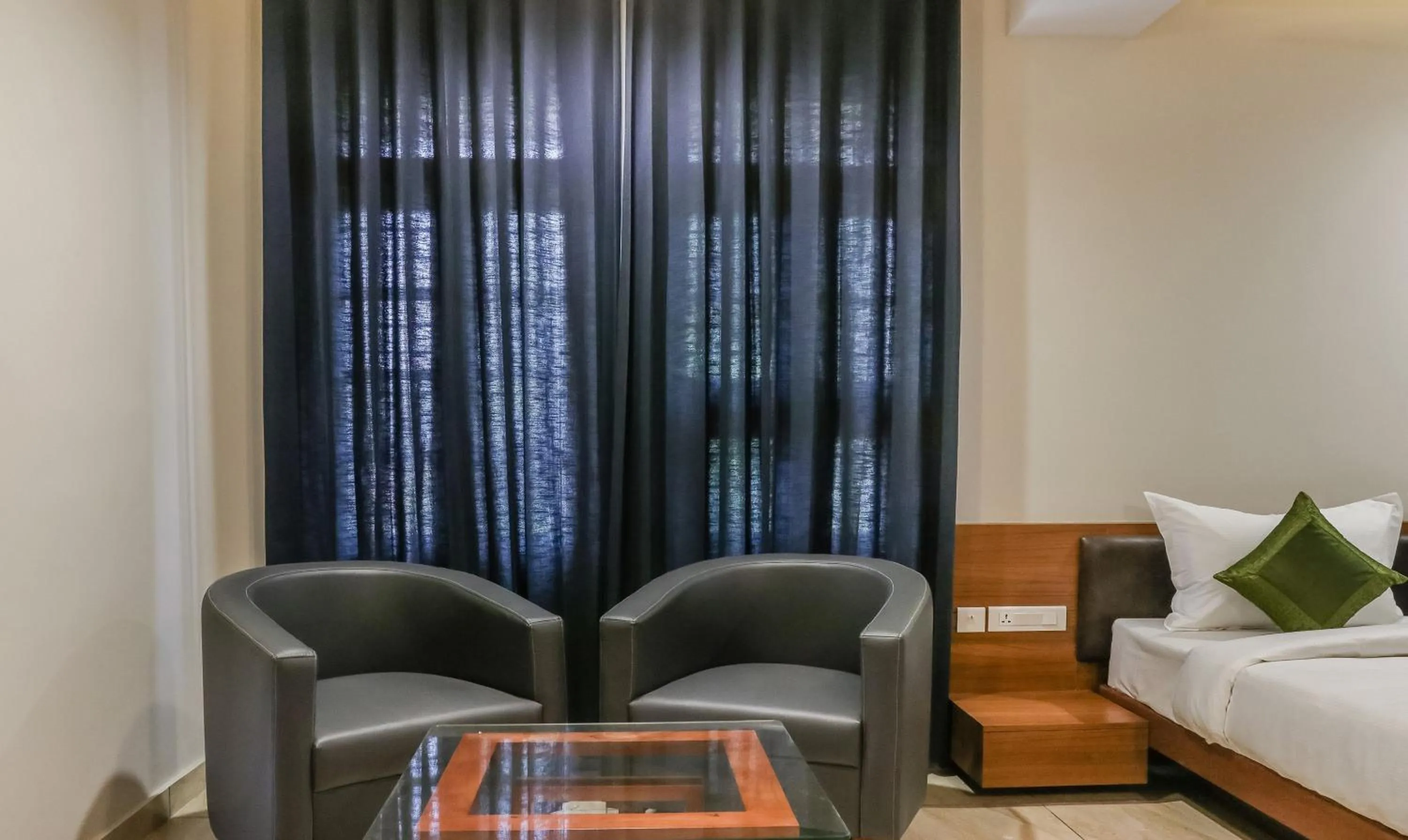 Bedroom, Bed in Treebo Casino