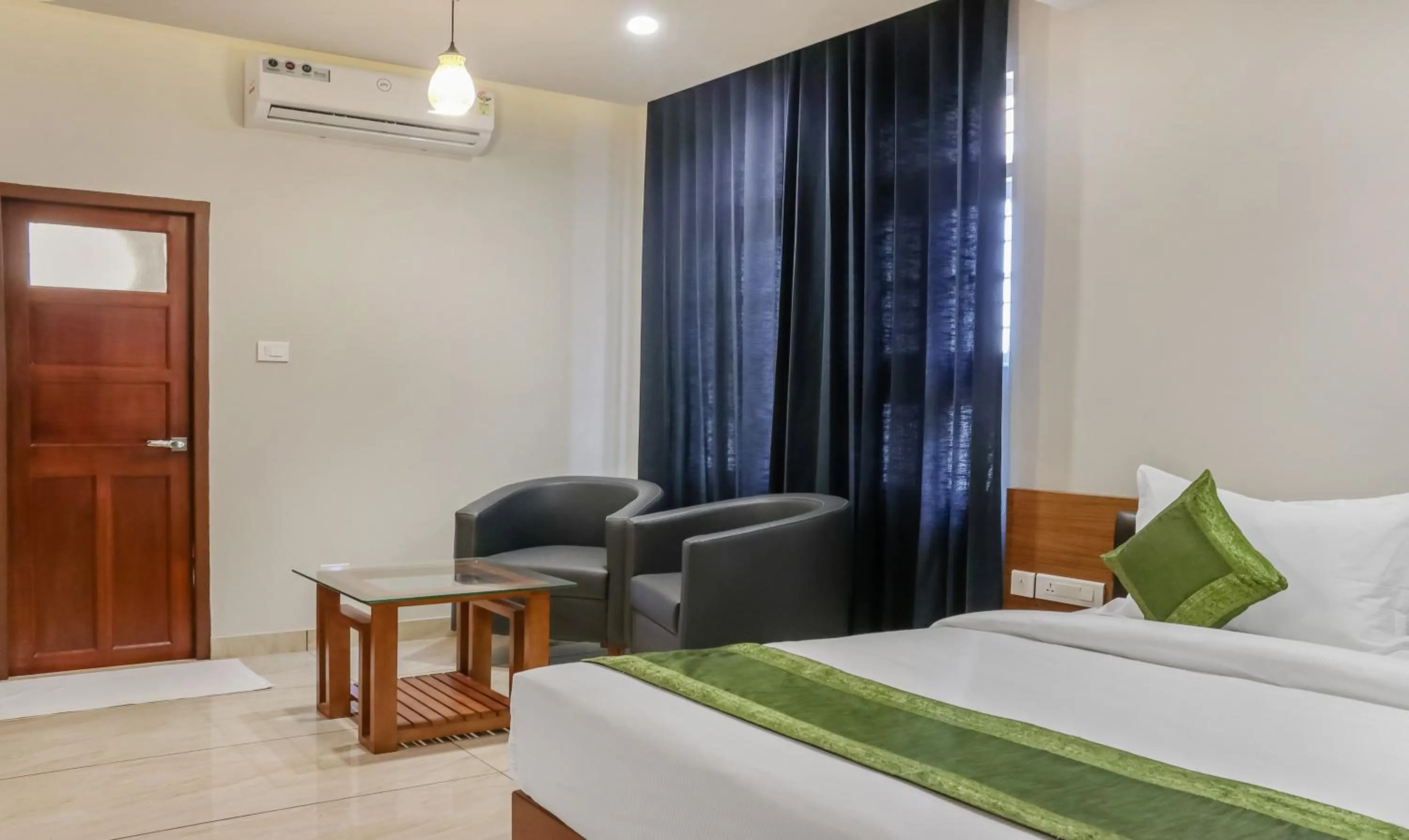 Bedroom, Bed in Treebo Casino