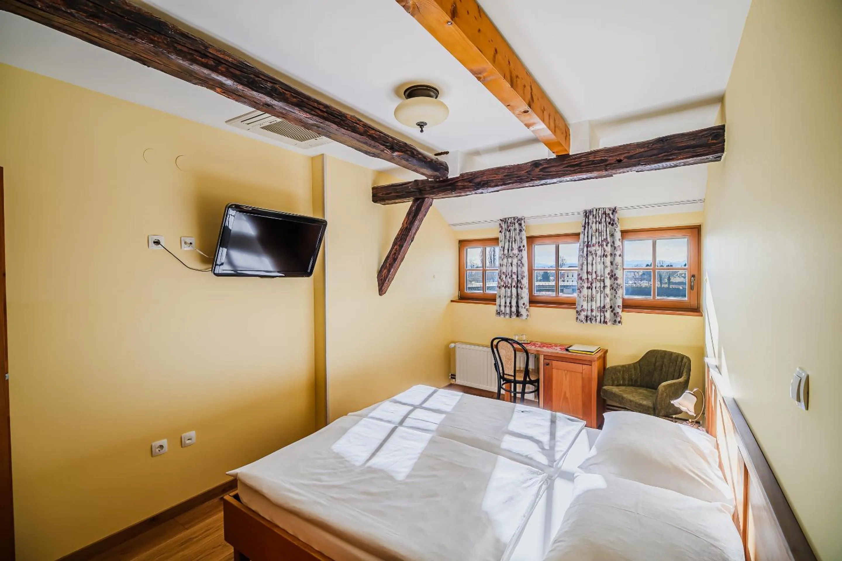 Communal lounge/ TV room, Bed in Bed & Breakfast Šilak