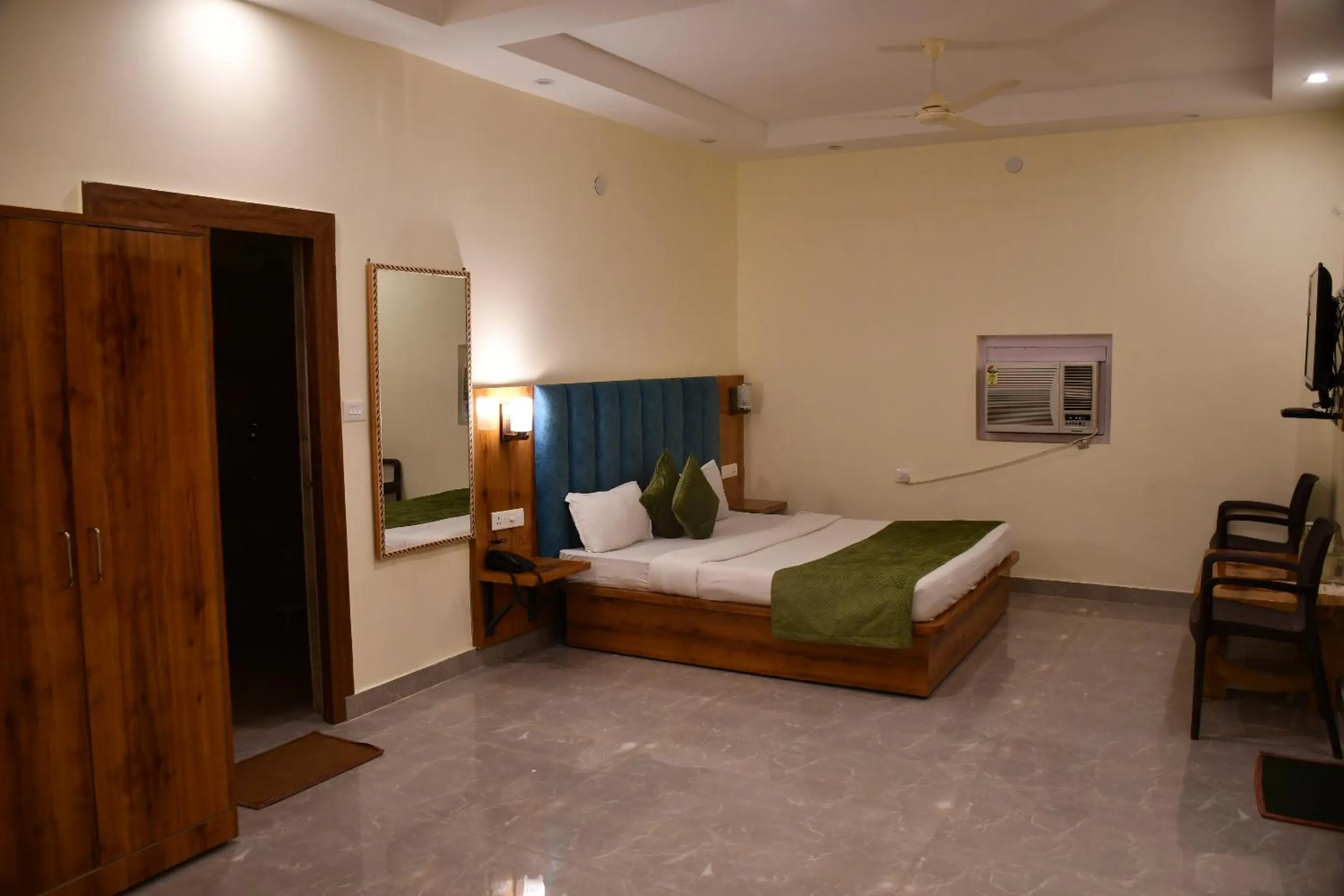 Bed in Shivansh Inn Resort