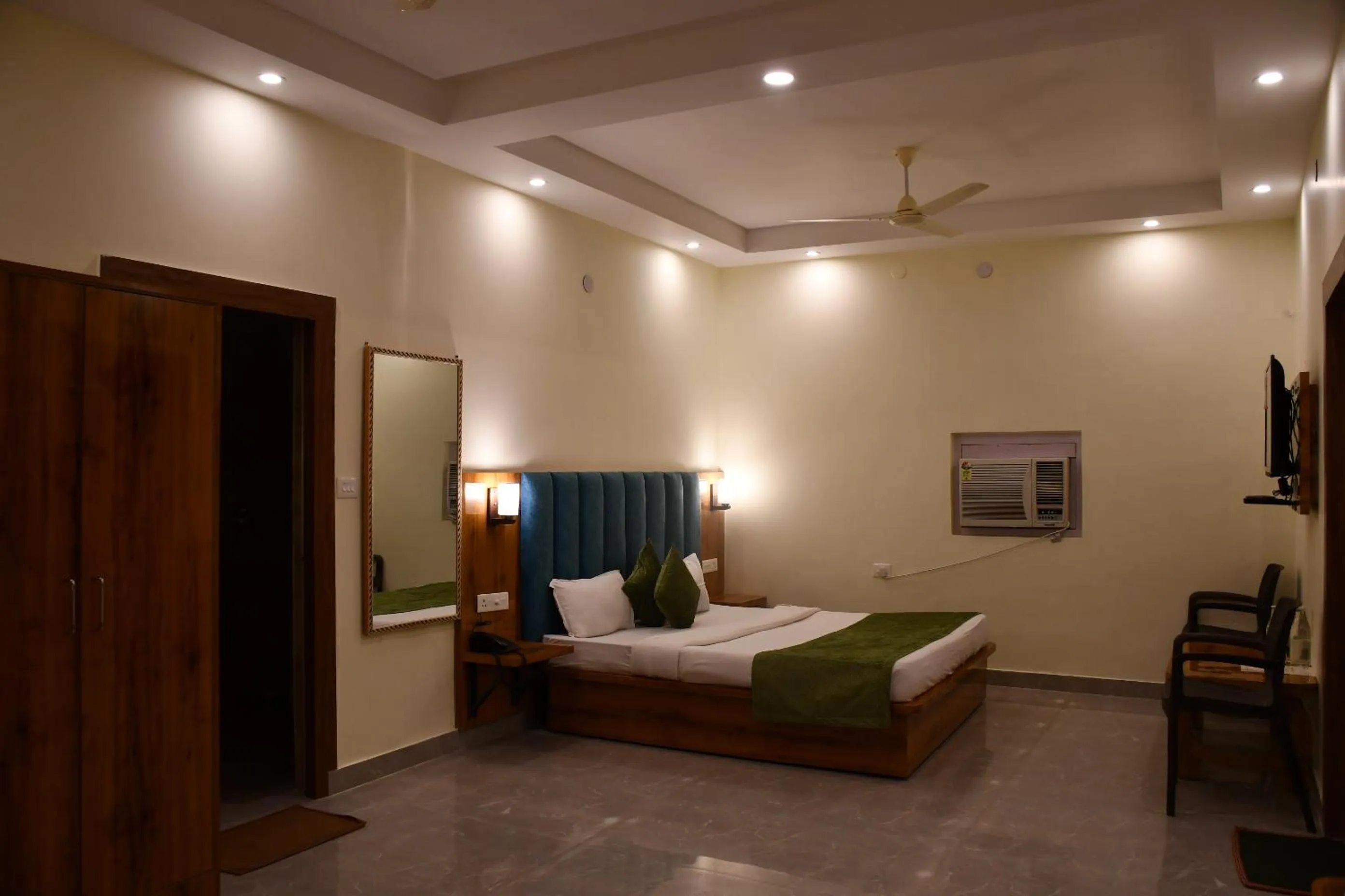 Bed in Shivansh Inn Resort