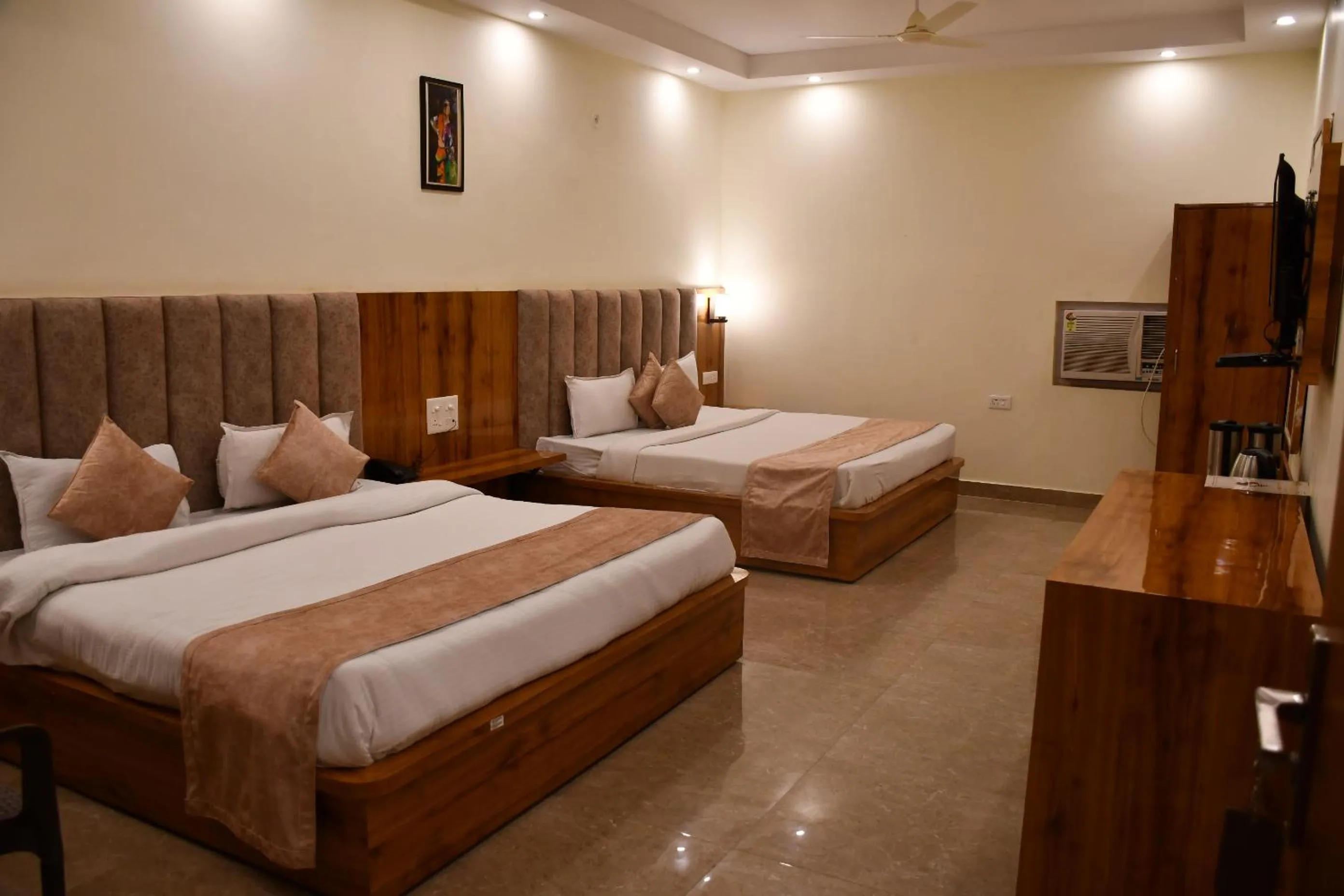 Bed in Shivansh Inn Resort