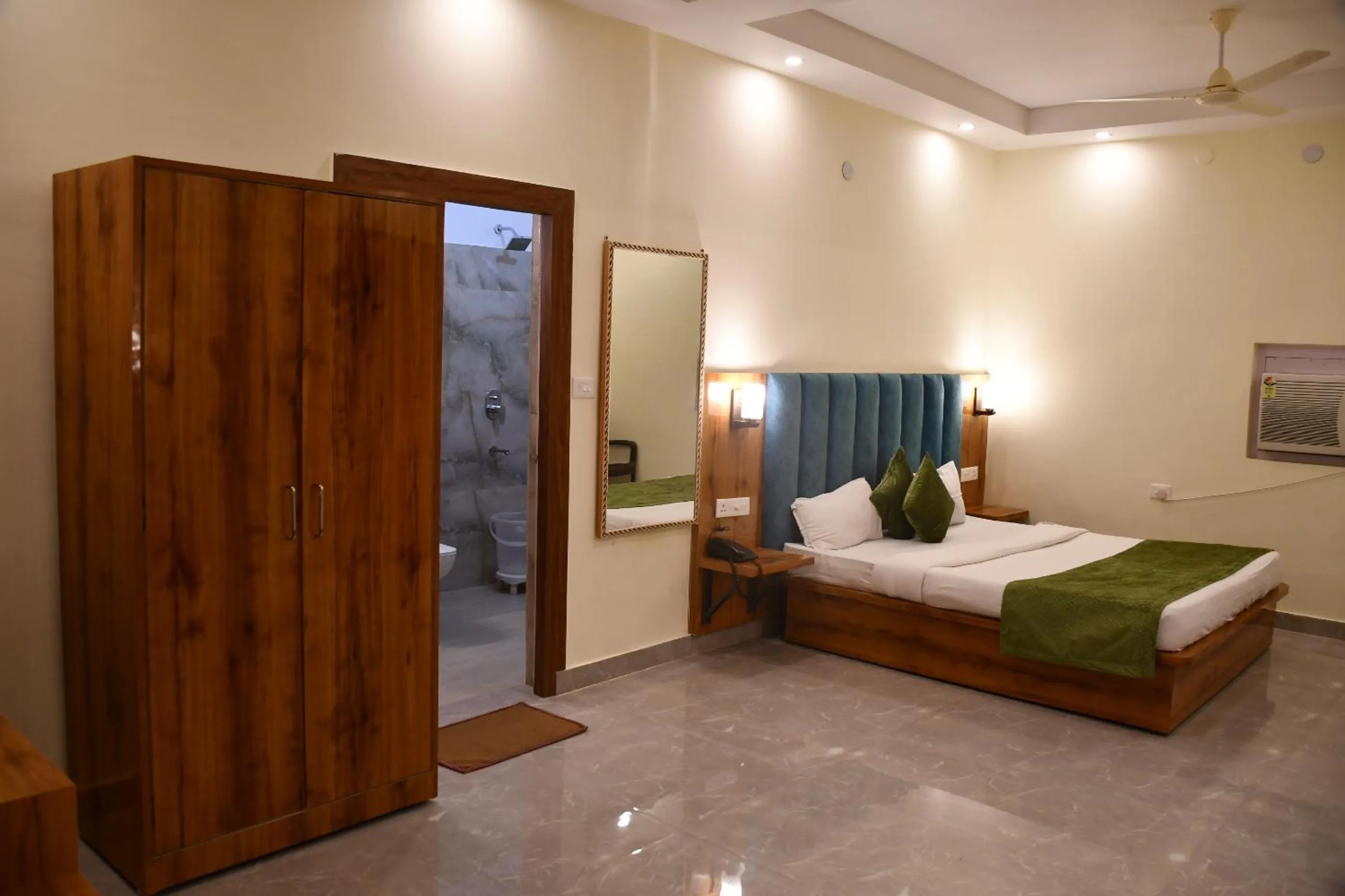 Bed in Shivansh Inn Resort