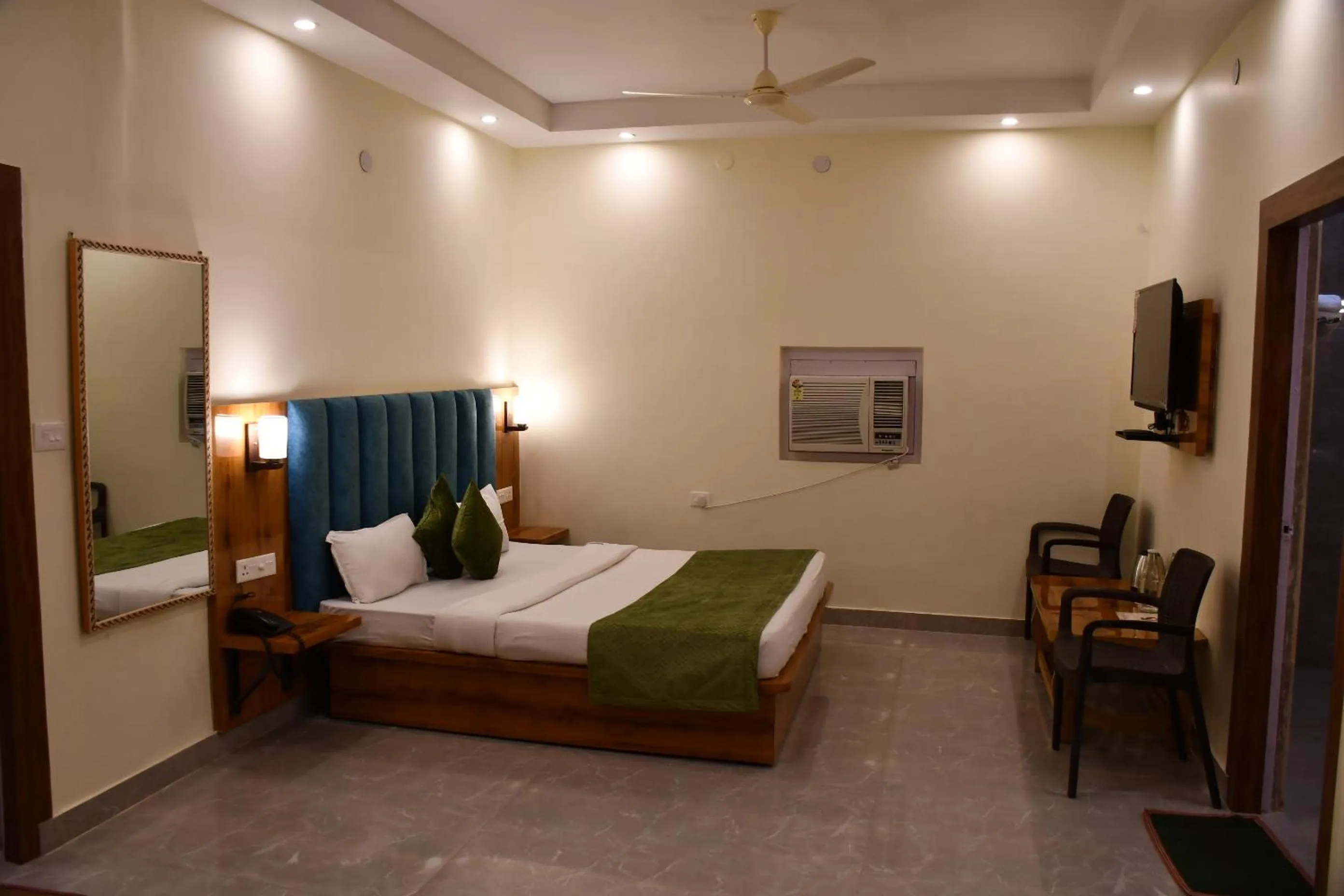 Bed in Shivansh Inn Resort