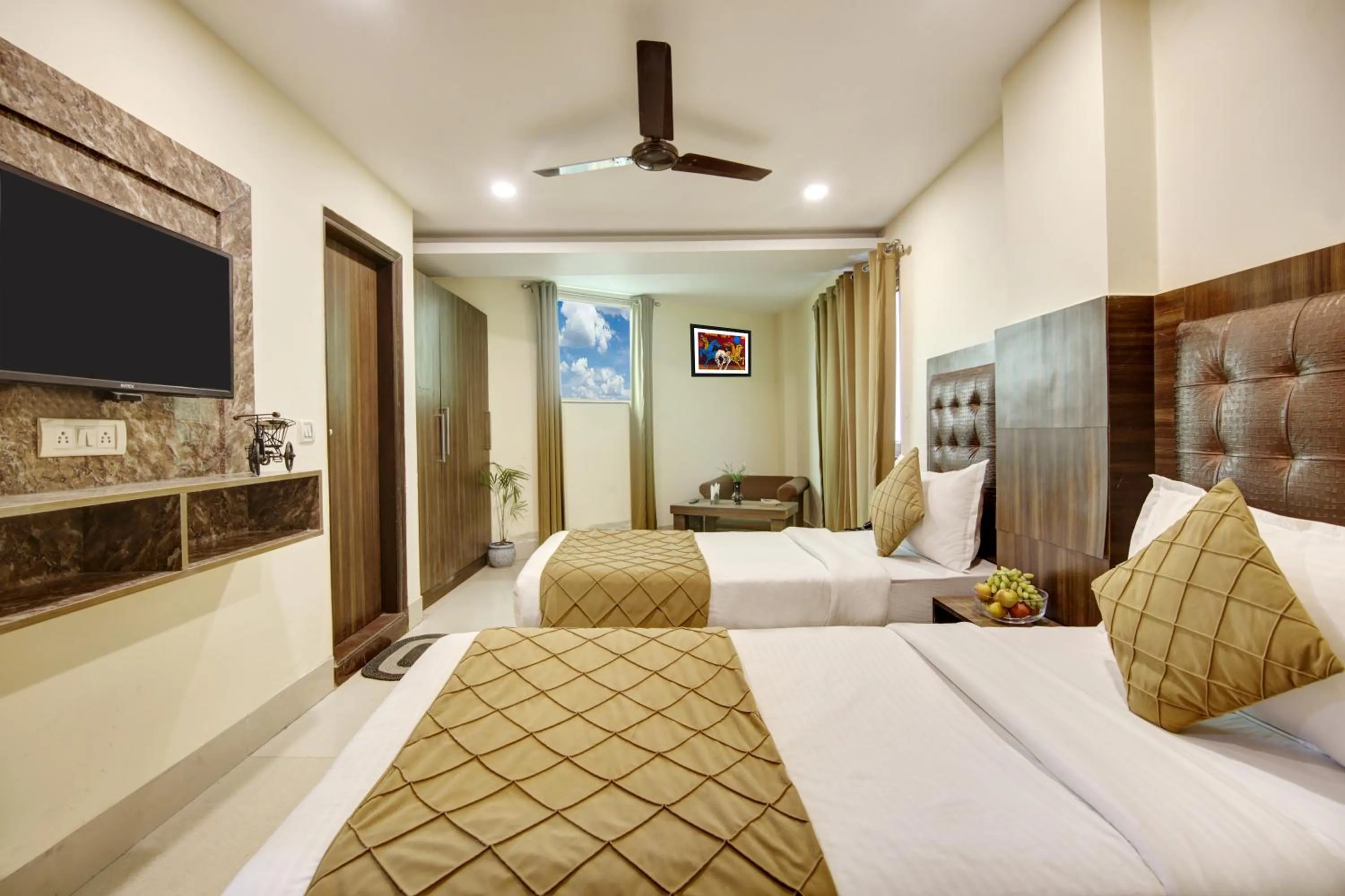 Communal lounge/ TV room, Bed in RTS Hotel