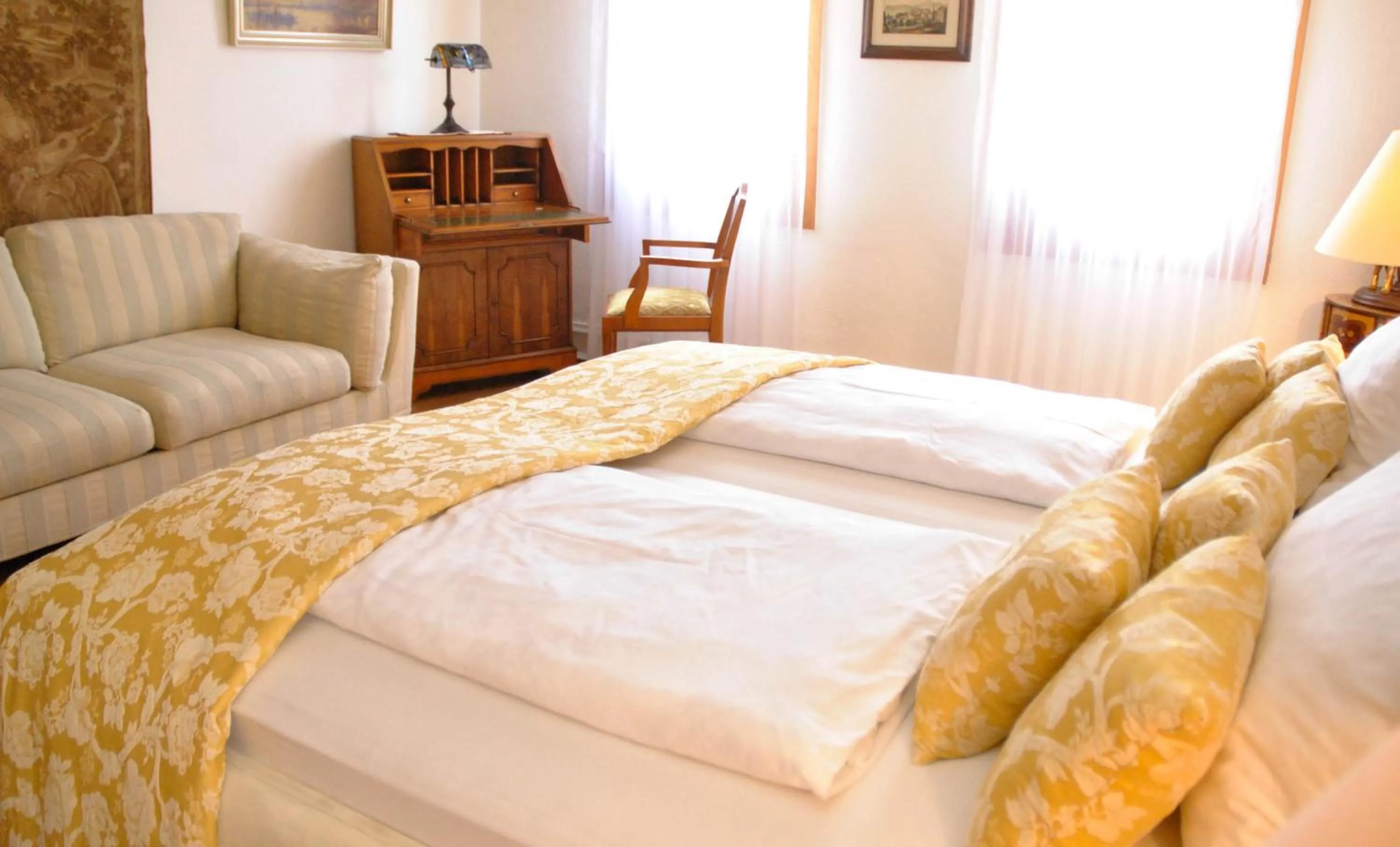 Day, Bed in Weingasthof Zum weißen Roß