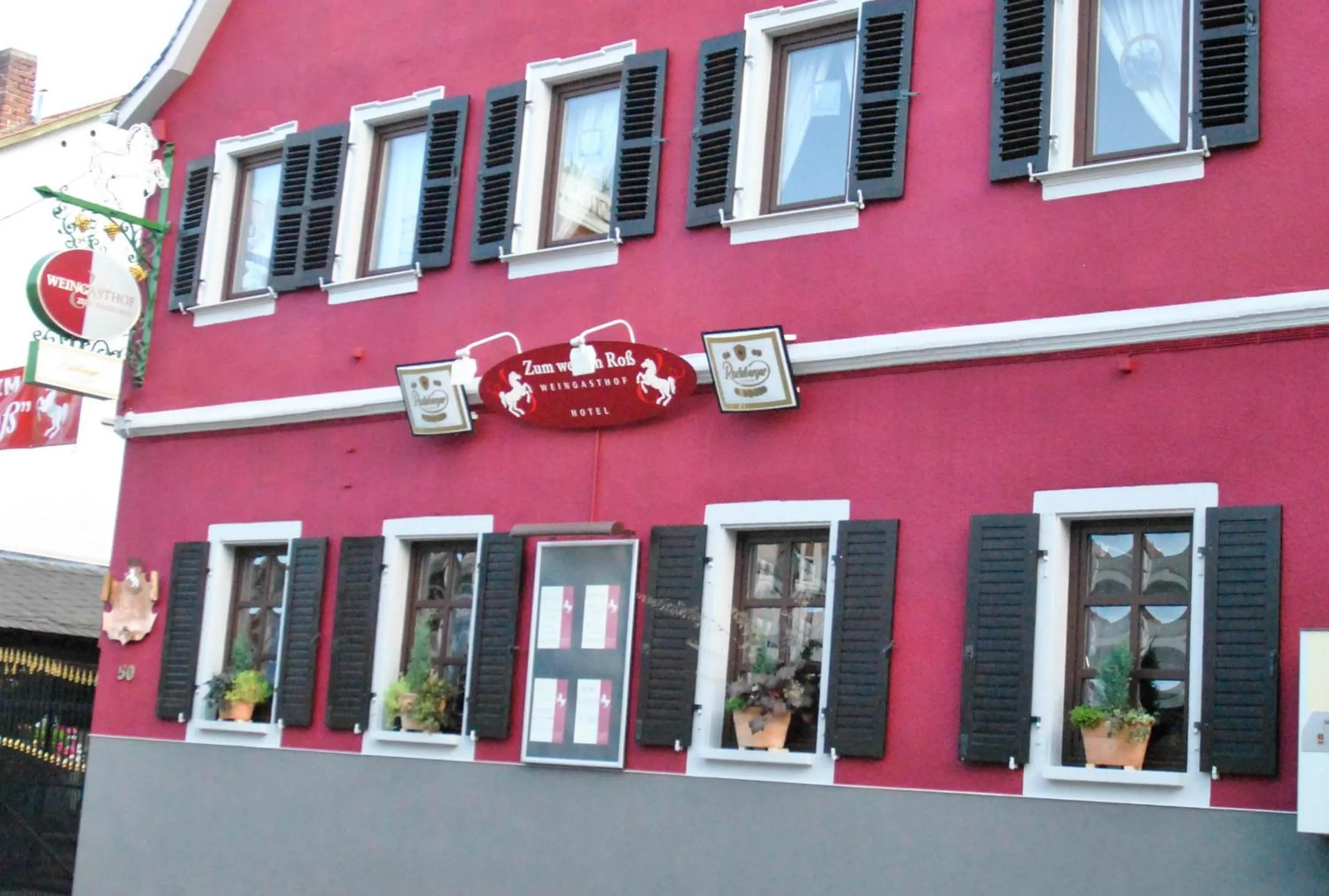 Property building in Weingasthof Zum weißen Roß