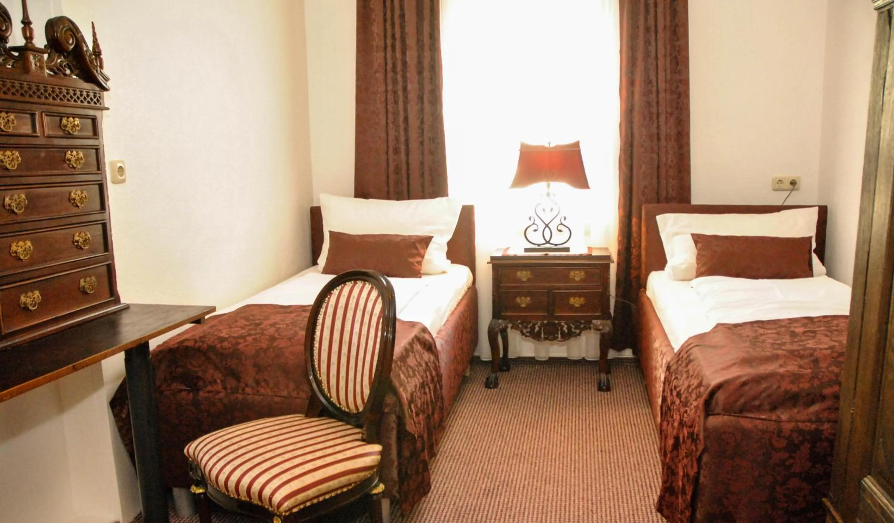 Day, Bed in Weingasthof Zum weißen Roß