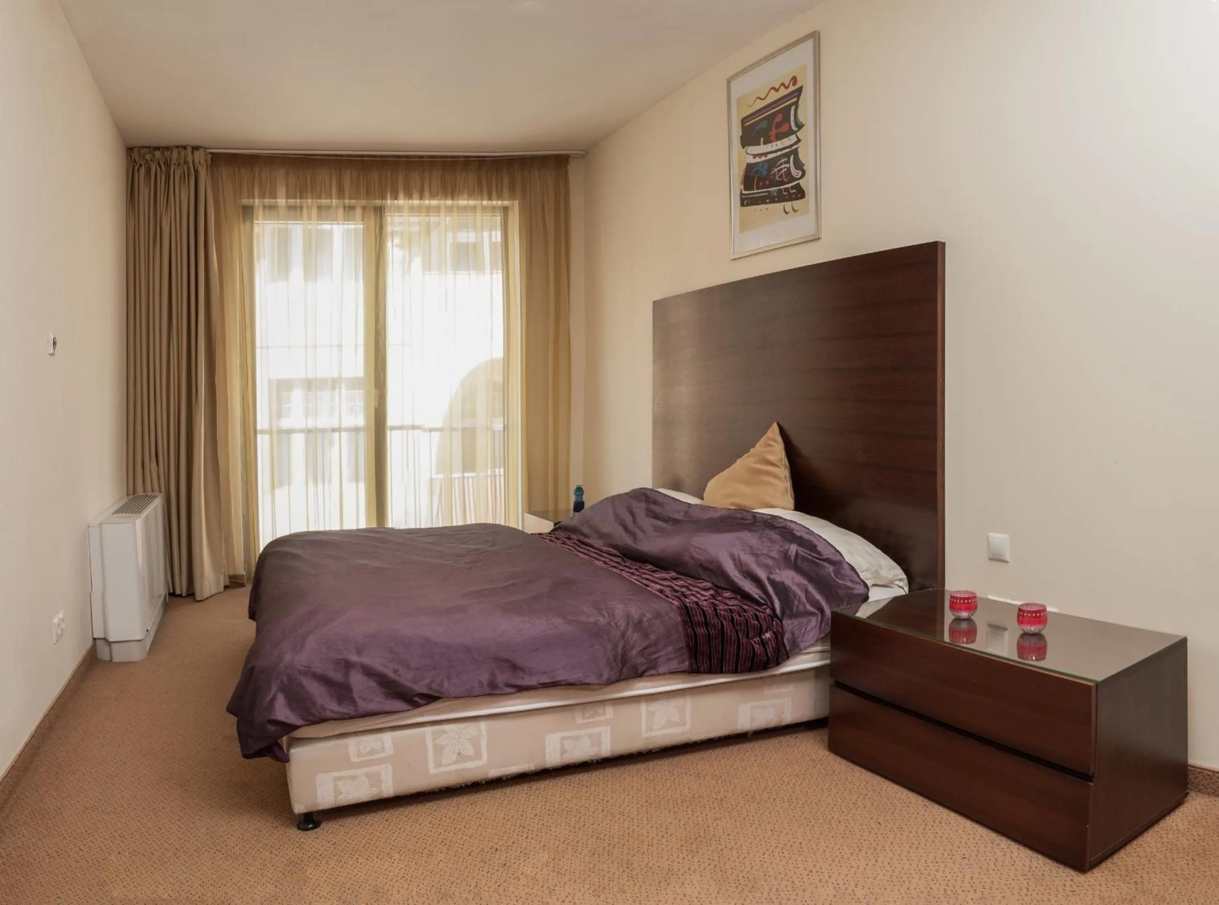 Bedroom, Bed in Luxury Downtown Apartments