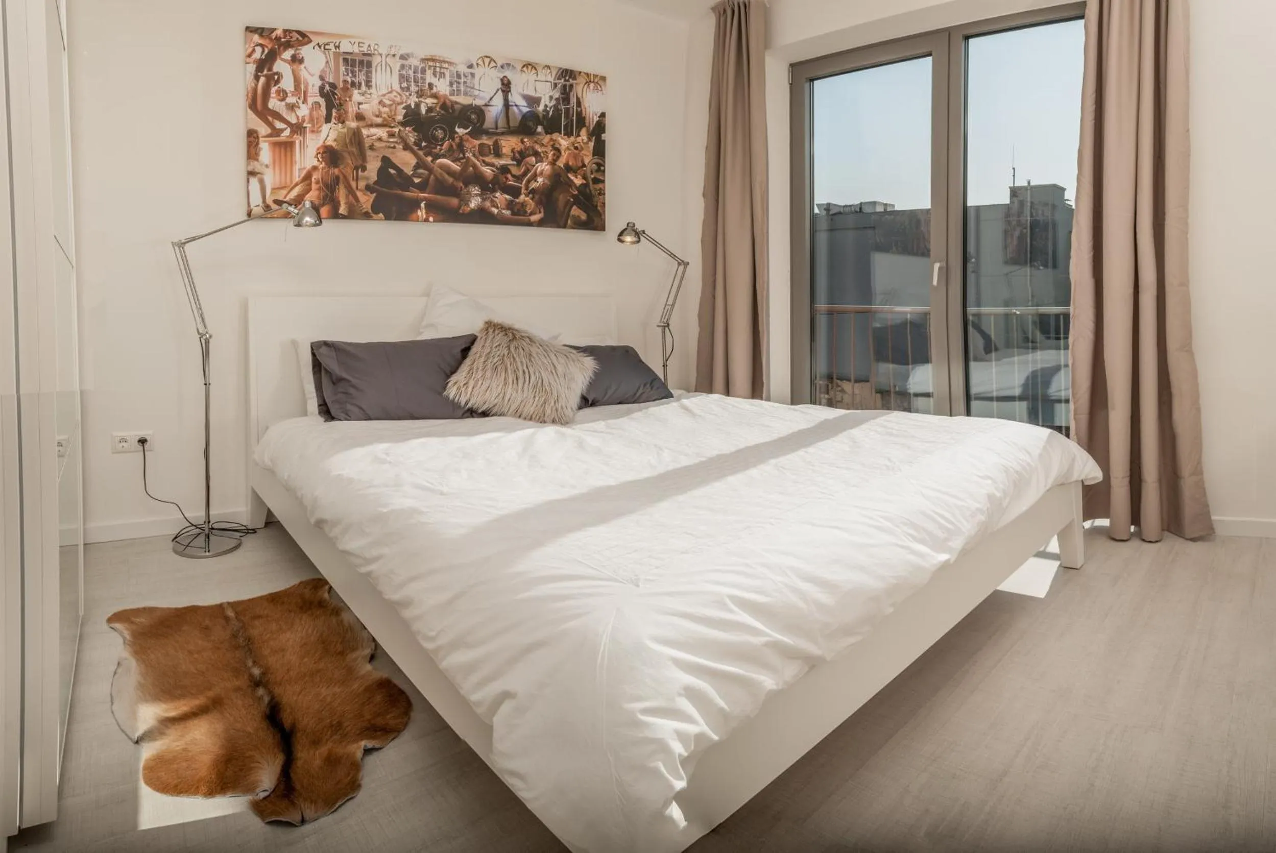 Bedroom, Bed in Luxury Downtown Apartments