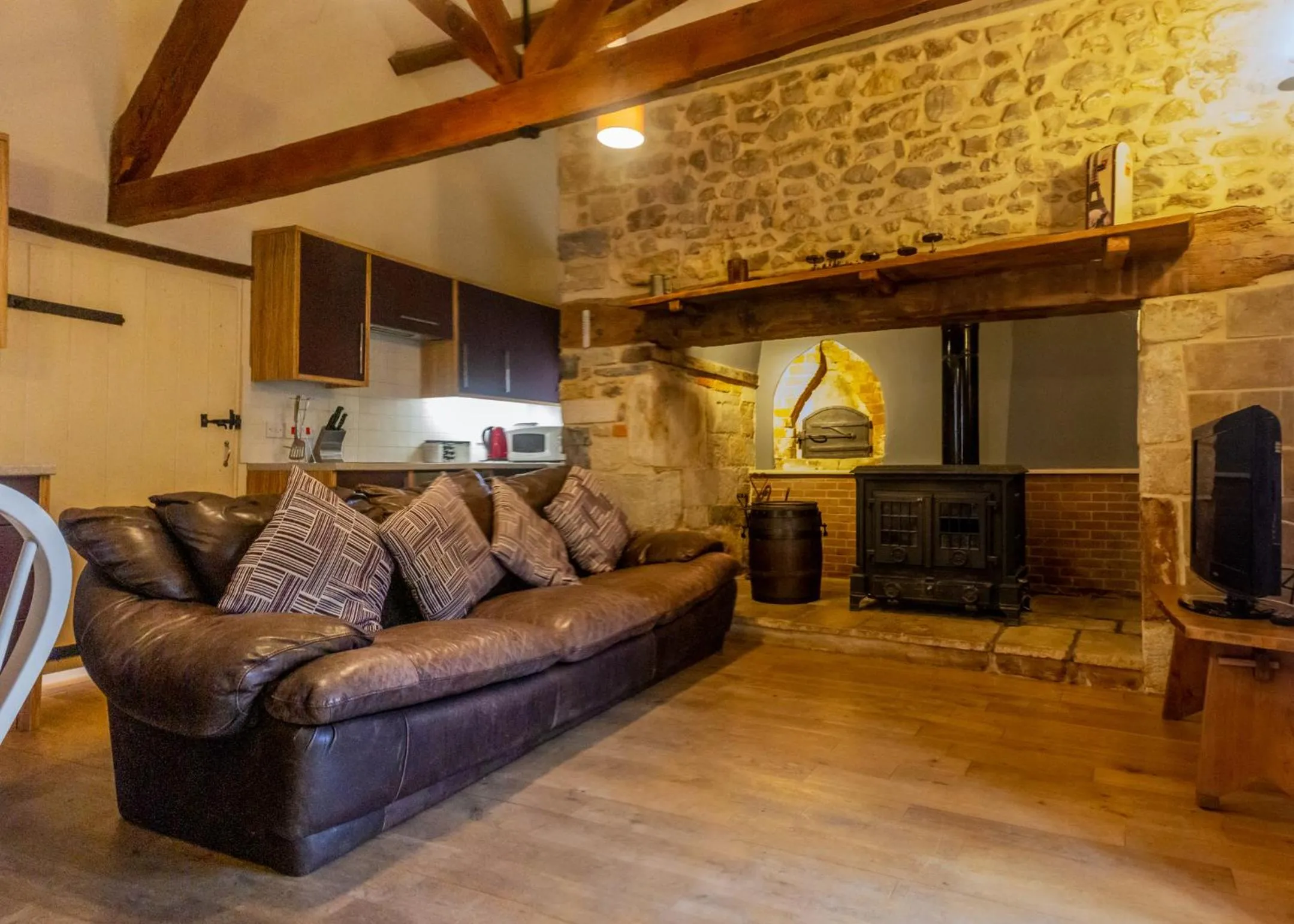 Kitchen or kitchenette in Hills Farm Stays