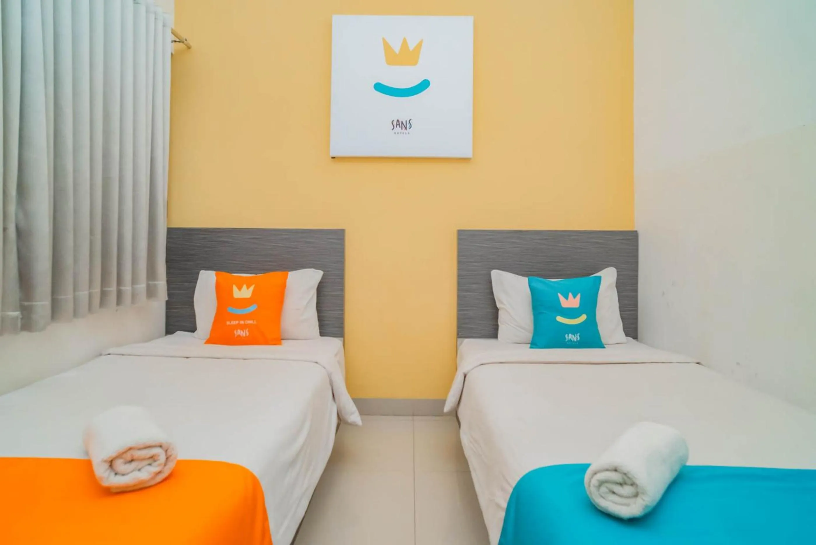 Bed in Sans Hotel Widarasari Cirebon