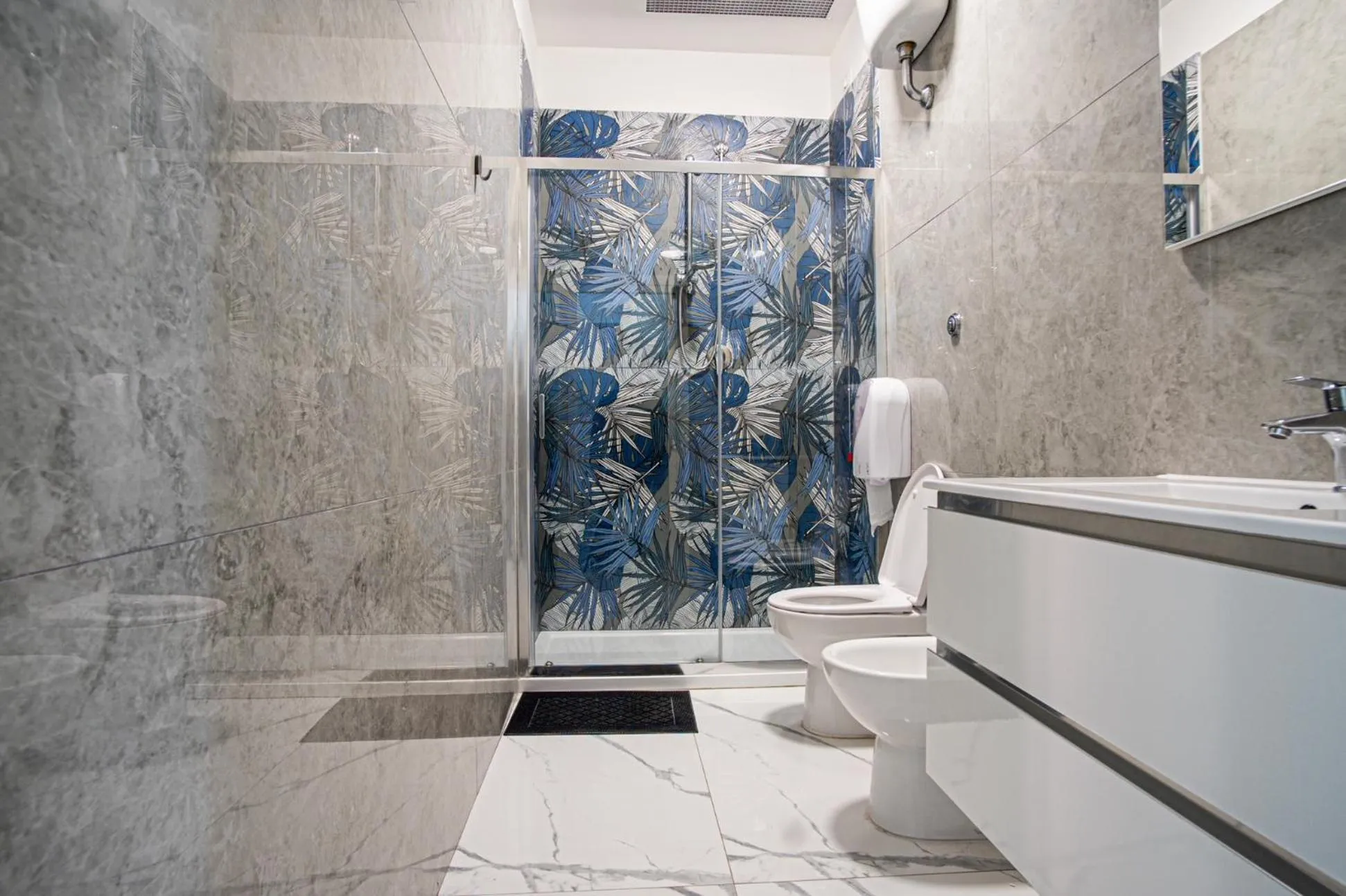 Shower in Palladini Rome