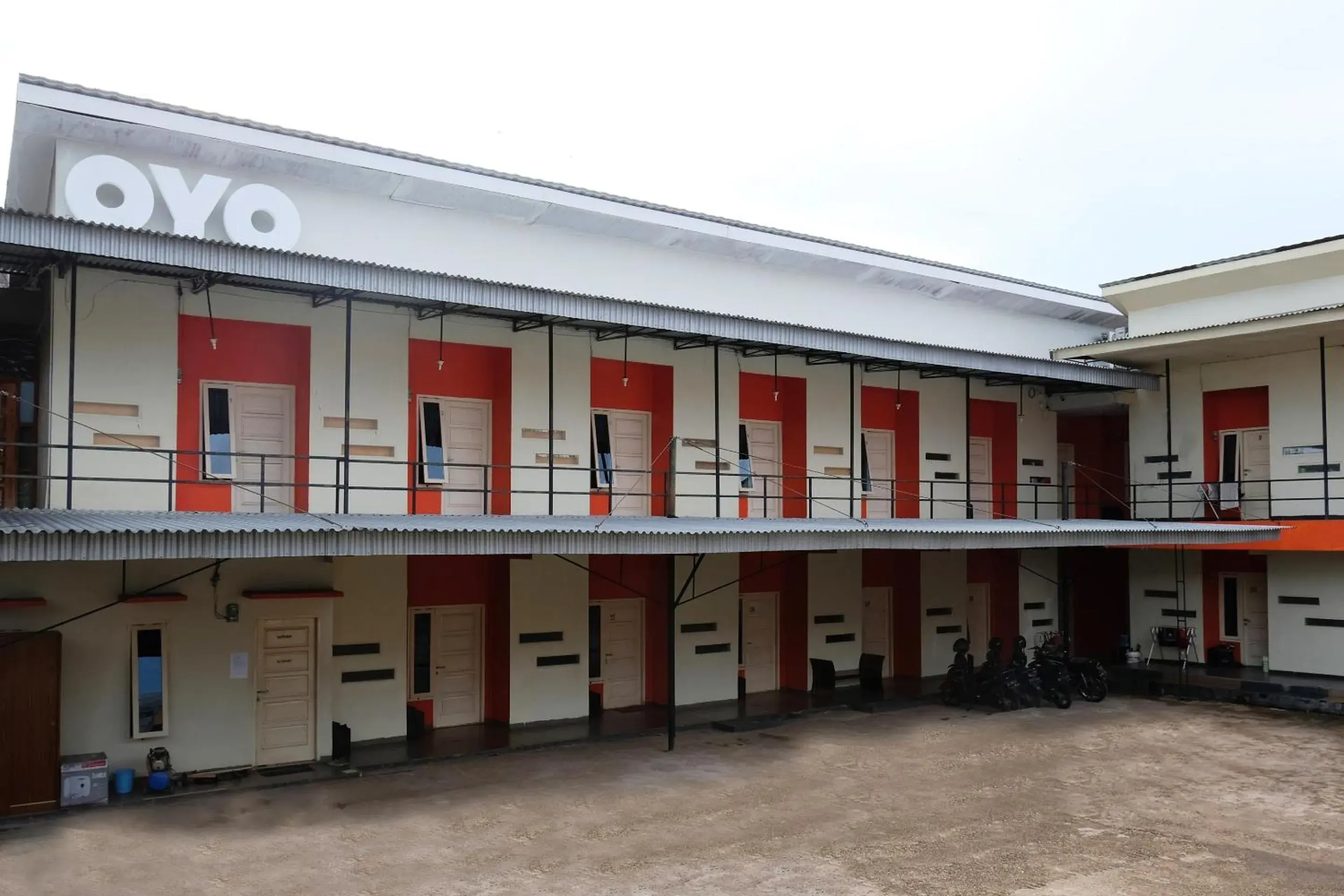 Facade/entrance in Hotel O Mars Kost Syariah Facade/entrance in Hotel O Mars Kost Syariah