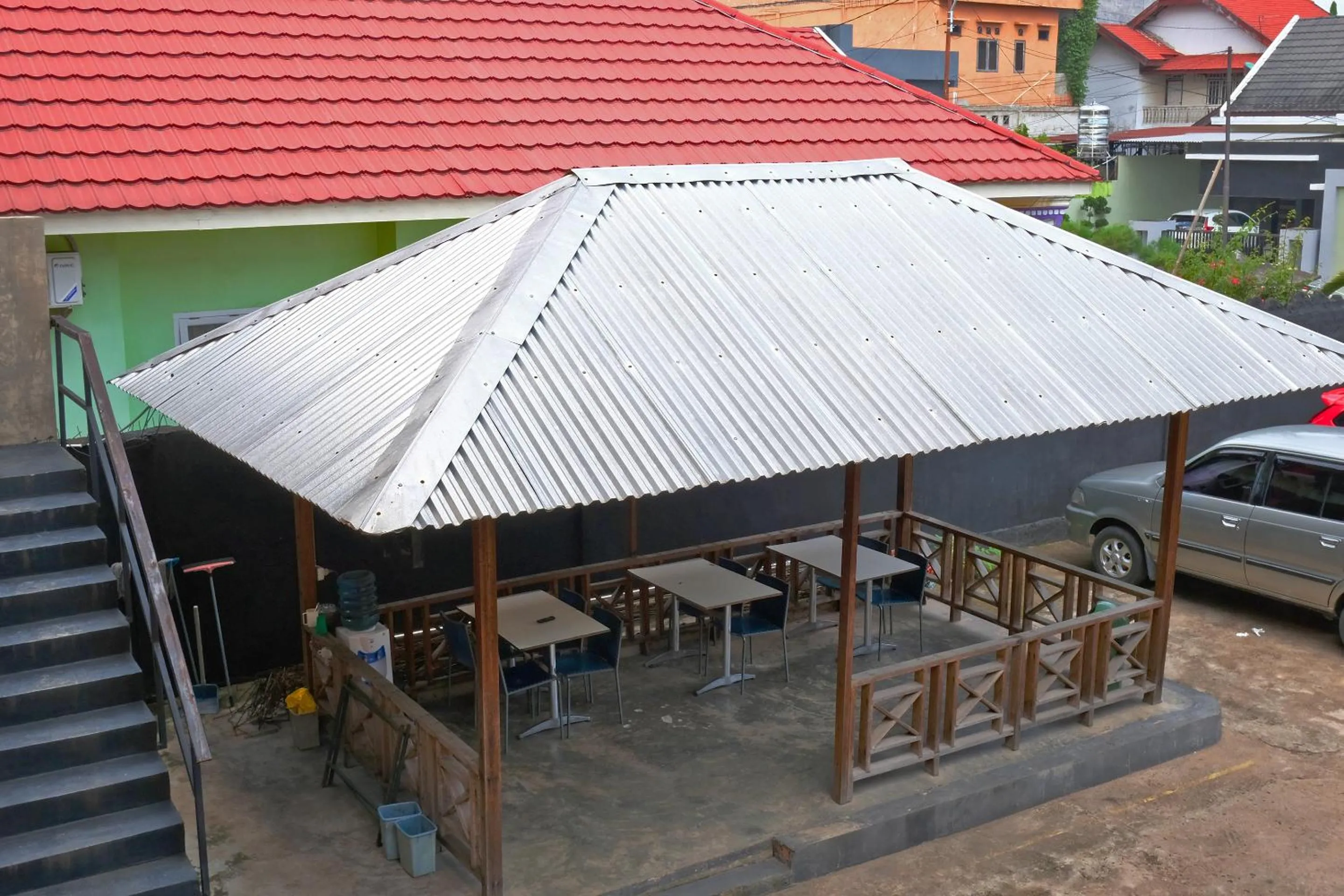 Restaurant/places to eat in Hotel O Mars Kost Syariah