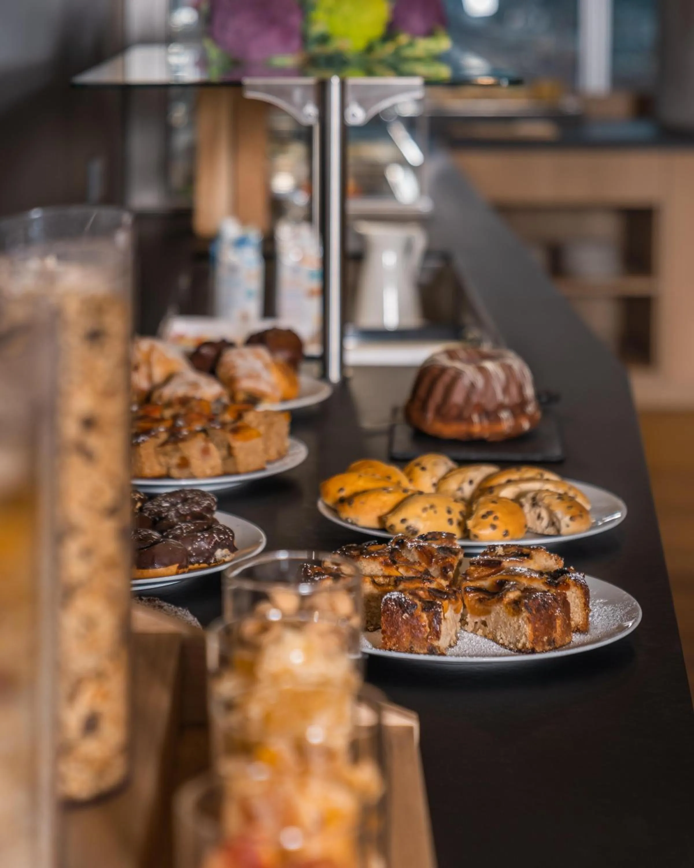 Restaurant/places to eat in ADLERS Hotel Innsbruck