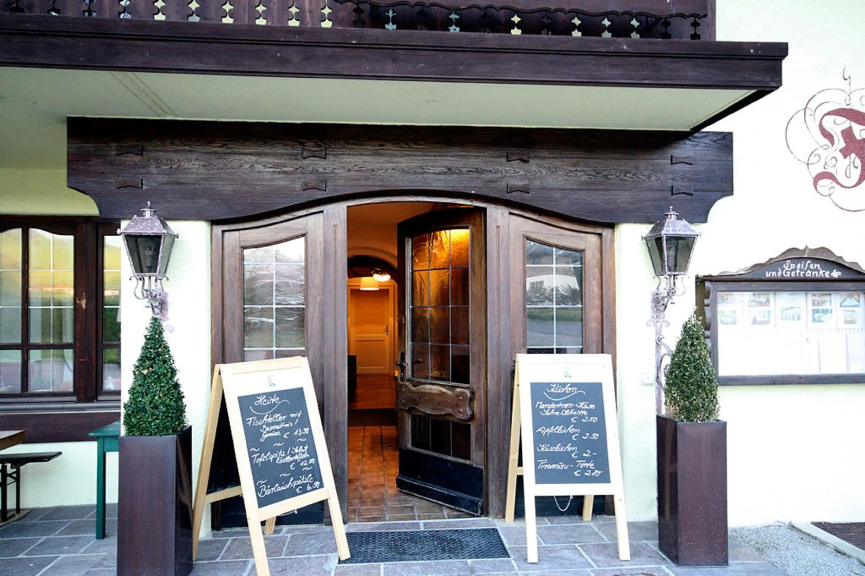 Facade/entrance in DEVA Hotel-Restaurant Fischerwirt inklusive Chiemgau Card