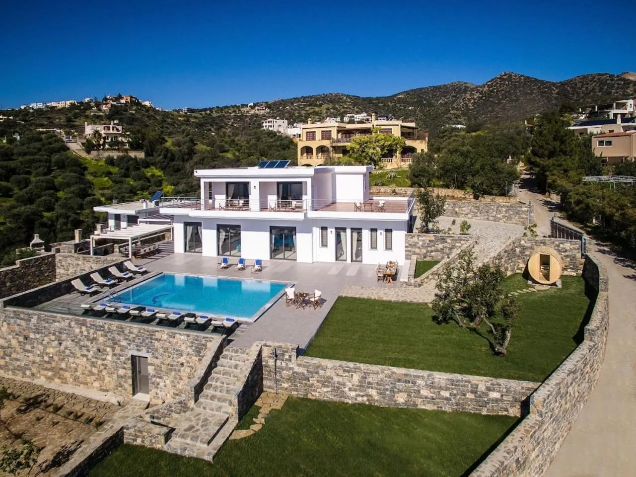 Property building in Villa Bellelen