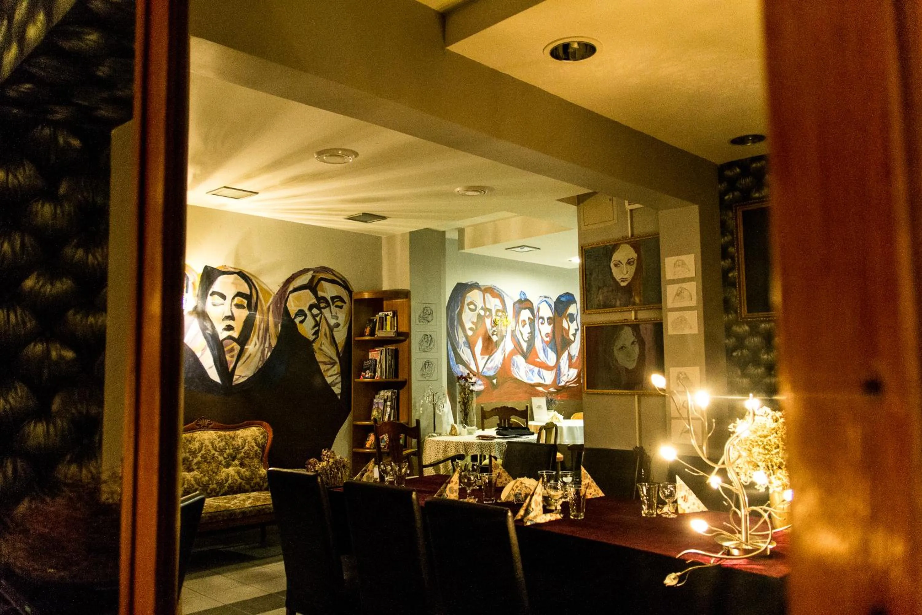 Restaurant/places to eat in Villa Cuprum