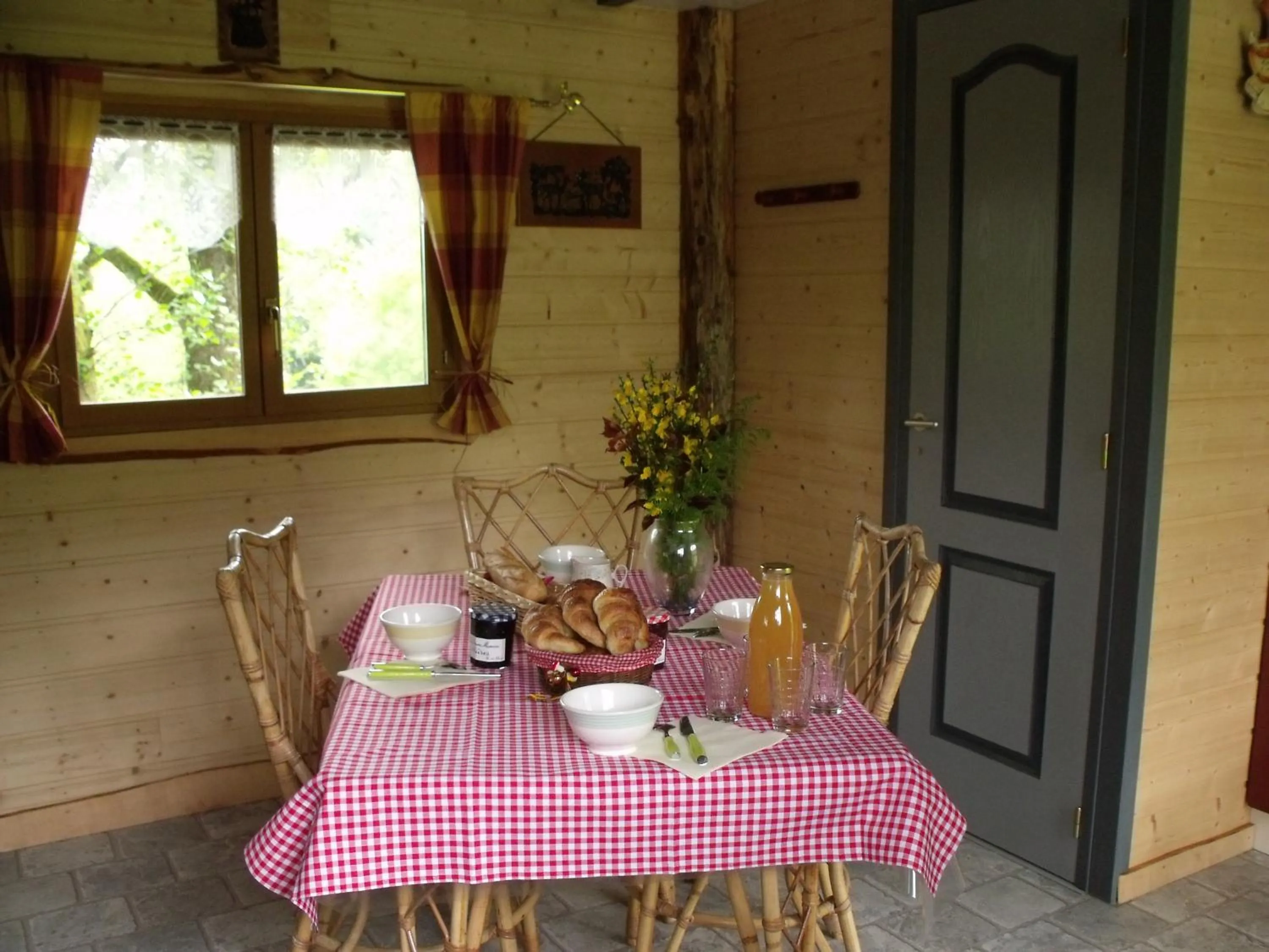 Continental breakfast in Le Domaine du Châtelet