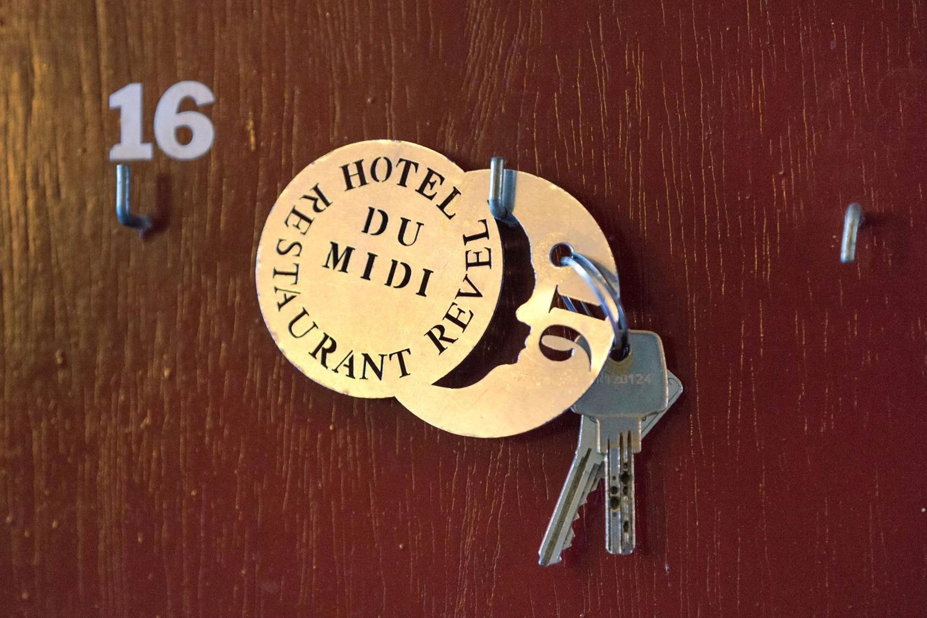 Lobby or reception in Logis Hôtels - Hôtel Restaurant du Midi