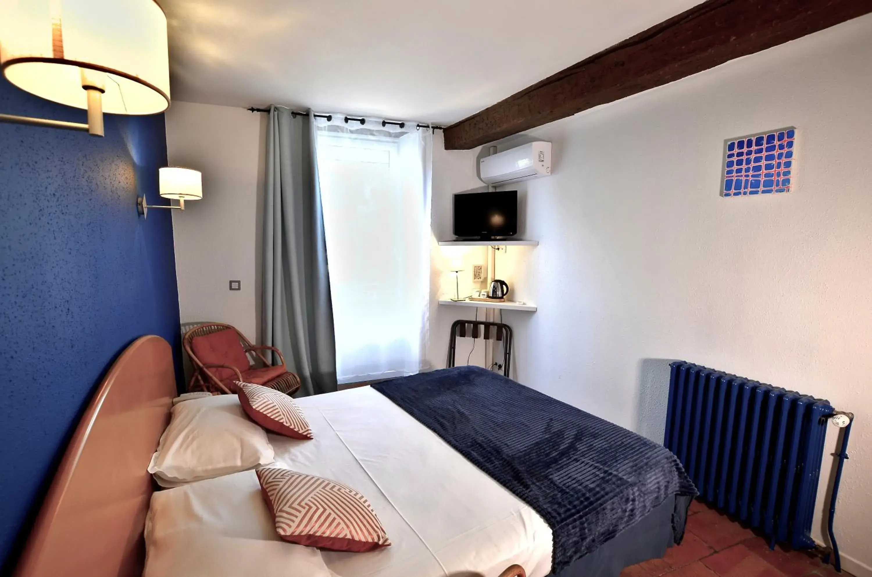 Bedroom, Bed in Logis Hôtels - Hôtel Restaurant du Midi Bedroom, Bed in Logis Hôtels - Hôtel Restaurant du Midi