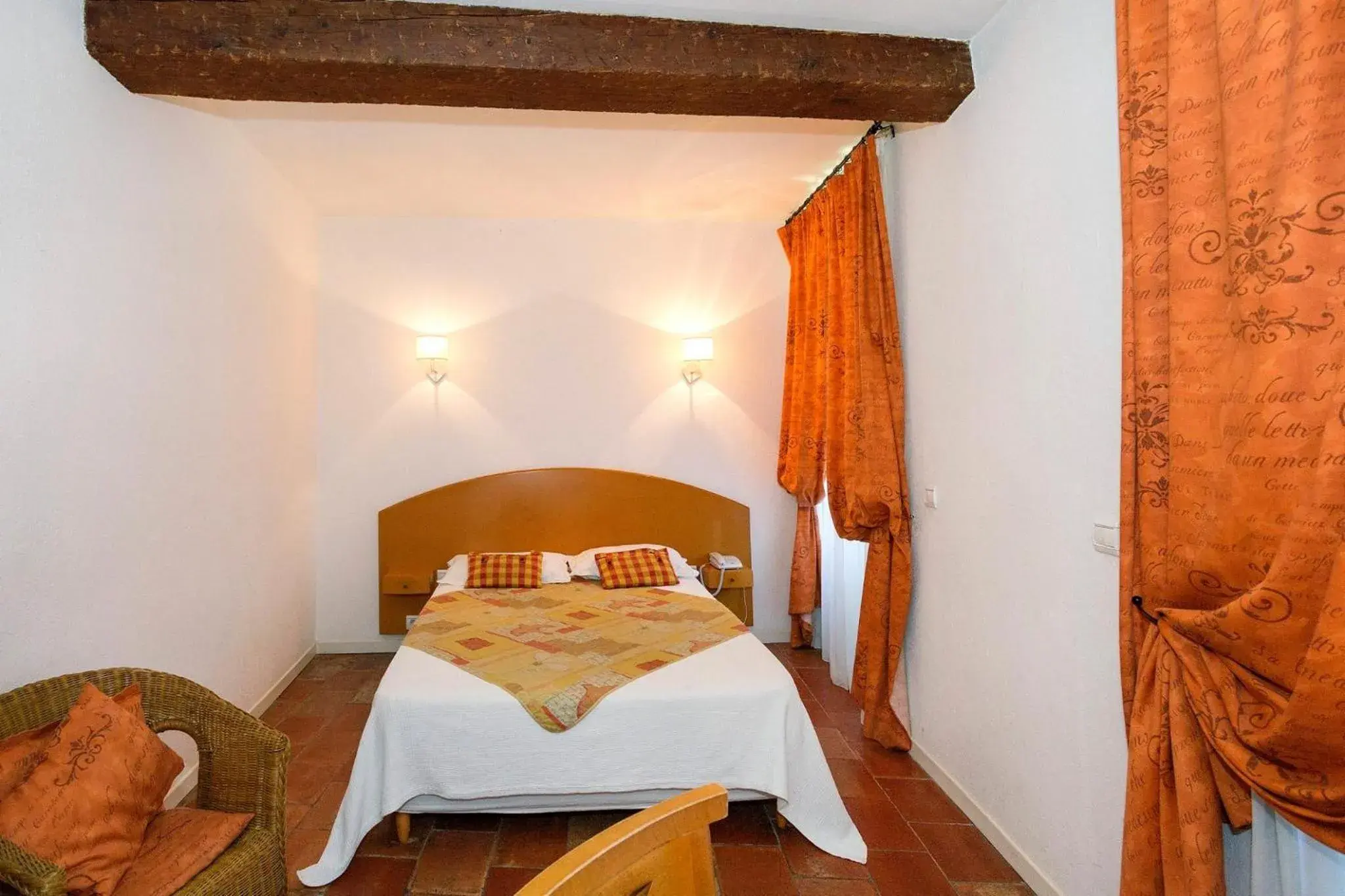 Bedroom, Bed in Logis Hôtels - Hôtel Restaurant du Midi Bedroom, Bed in Logis Hôtels - Hôtel Restaurant du Midi