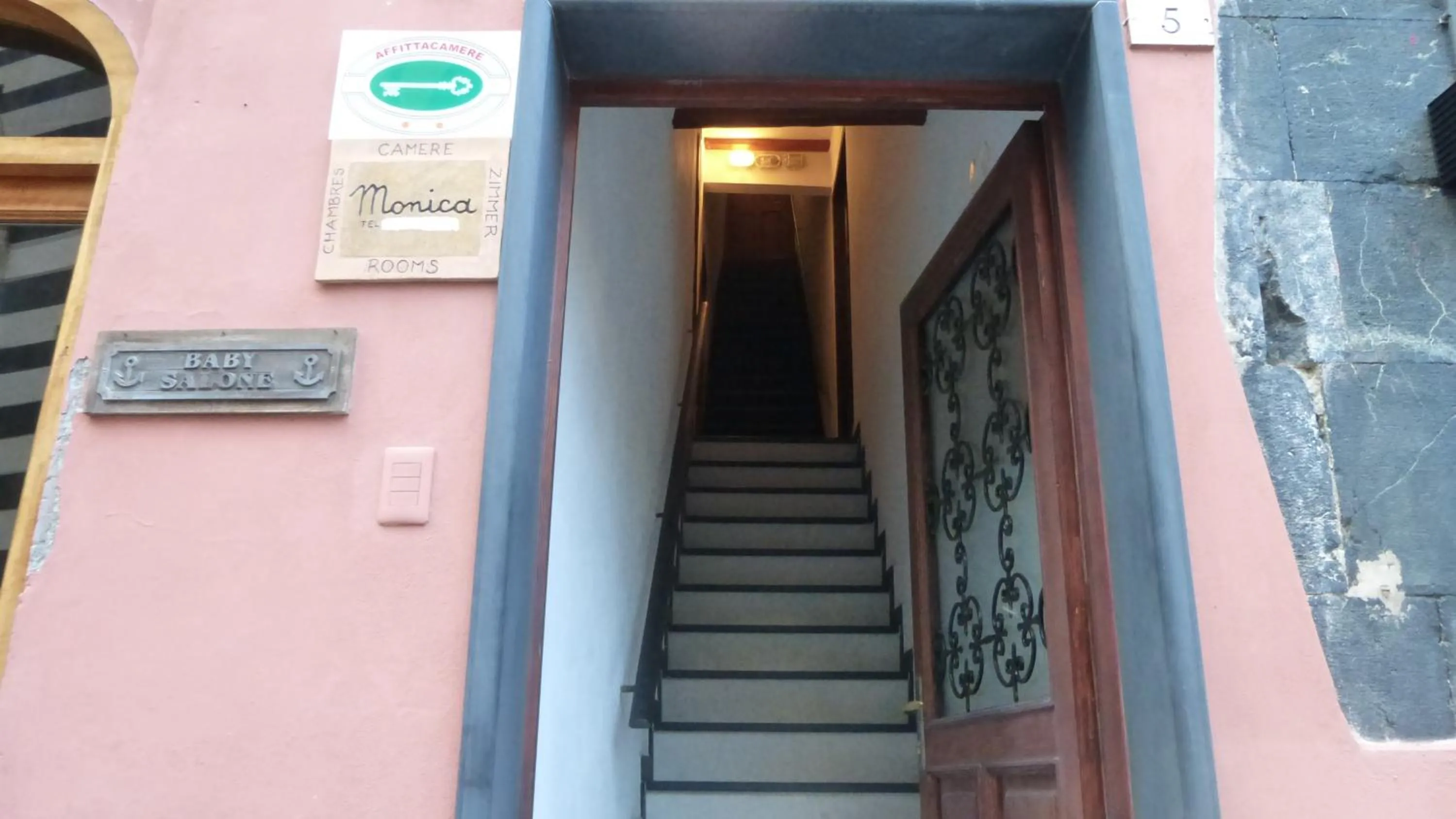 Facade/entrance in Affittacamere Monica