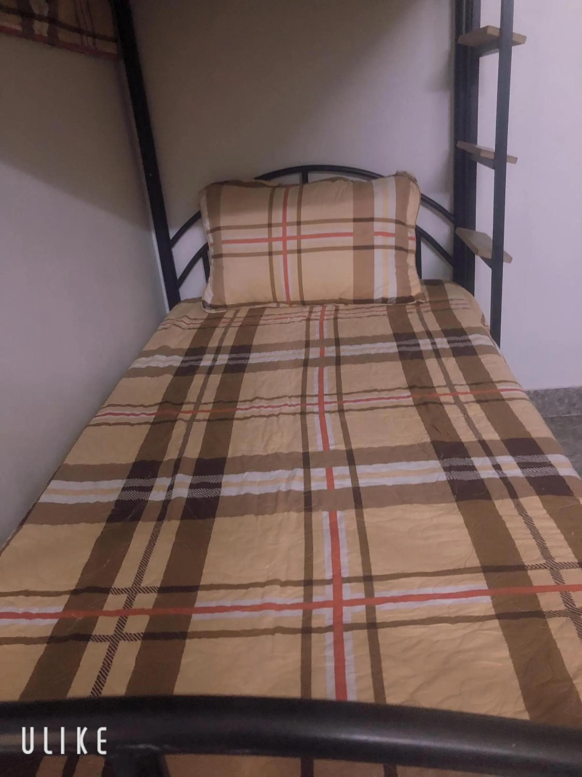 Bed in 4-Bed Dormitory Room in Starlet Hotel Phong Nha