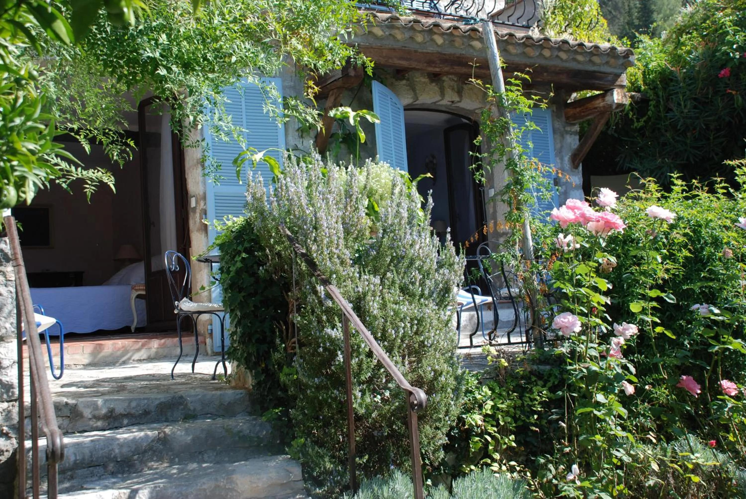 Facade/entrance in Les Orangers