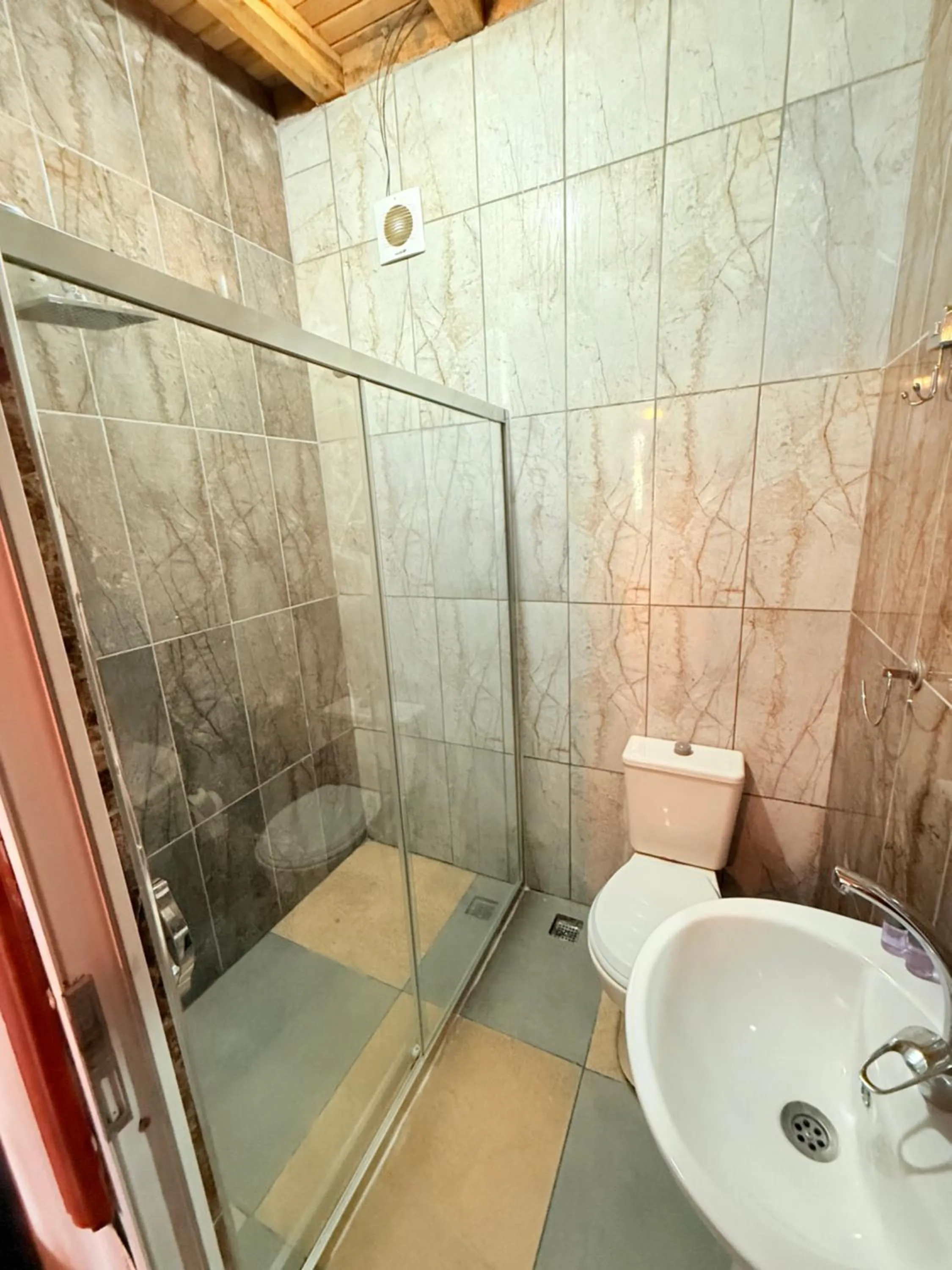 Shower in ÖZ Butik Otel Antik Kent Myrleia