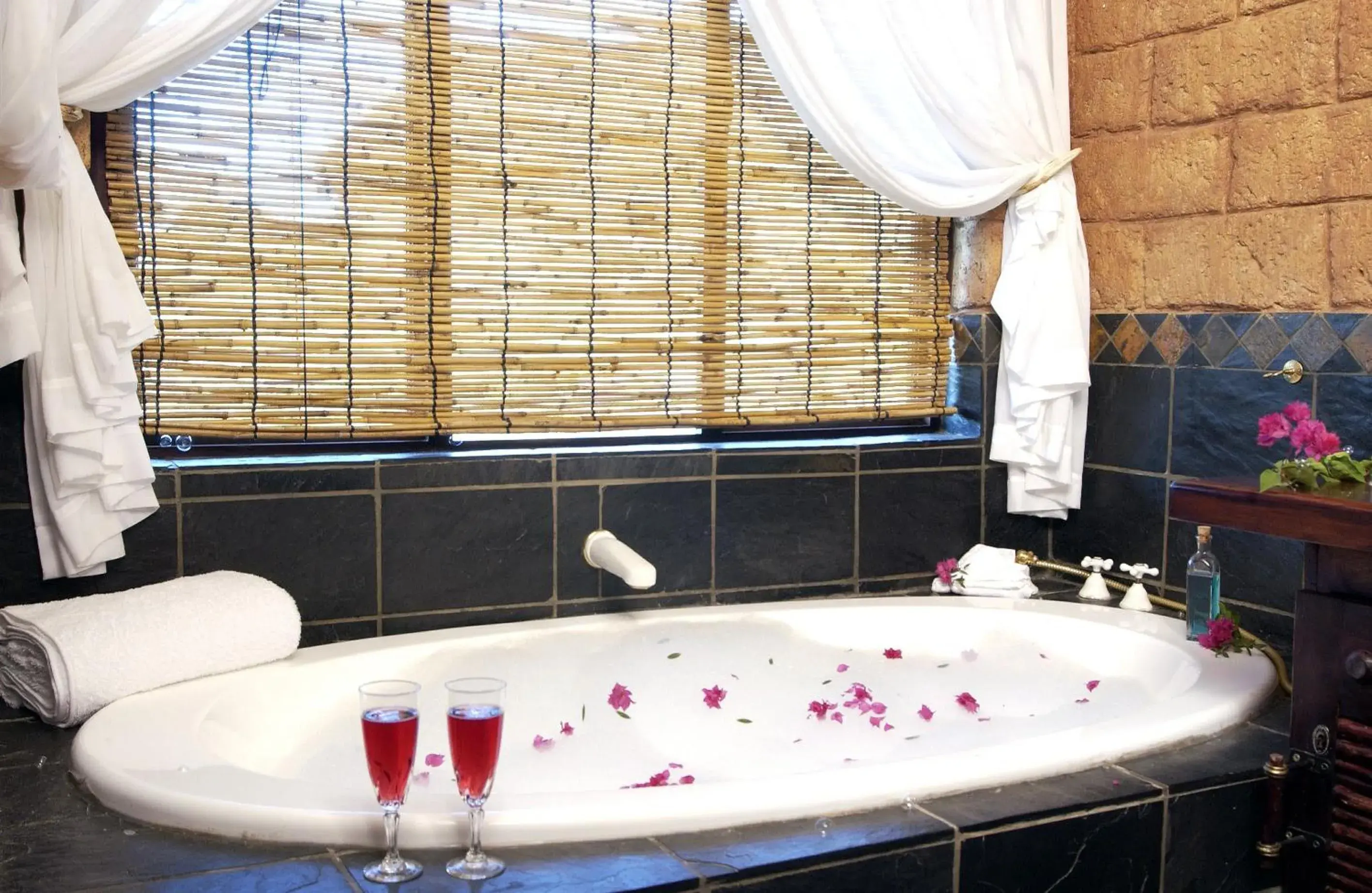 Standard Room Cheetah - single occupancy in Zwahili Private Game Lodge & Spa Standard Room Cheetah - single occupancy in Zwahili Private Game Lodge & Spa