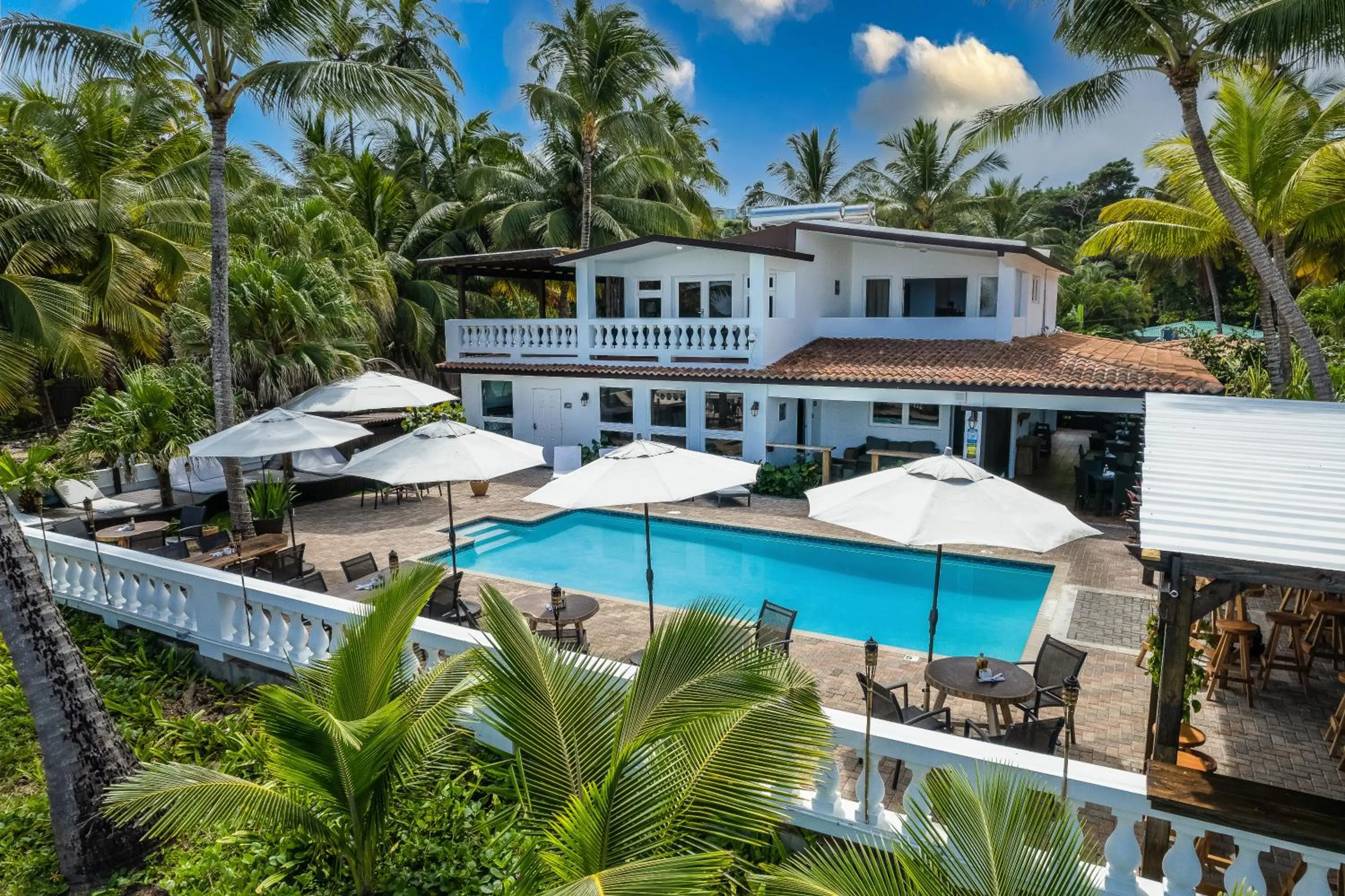 Property building in Casa Isleña