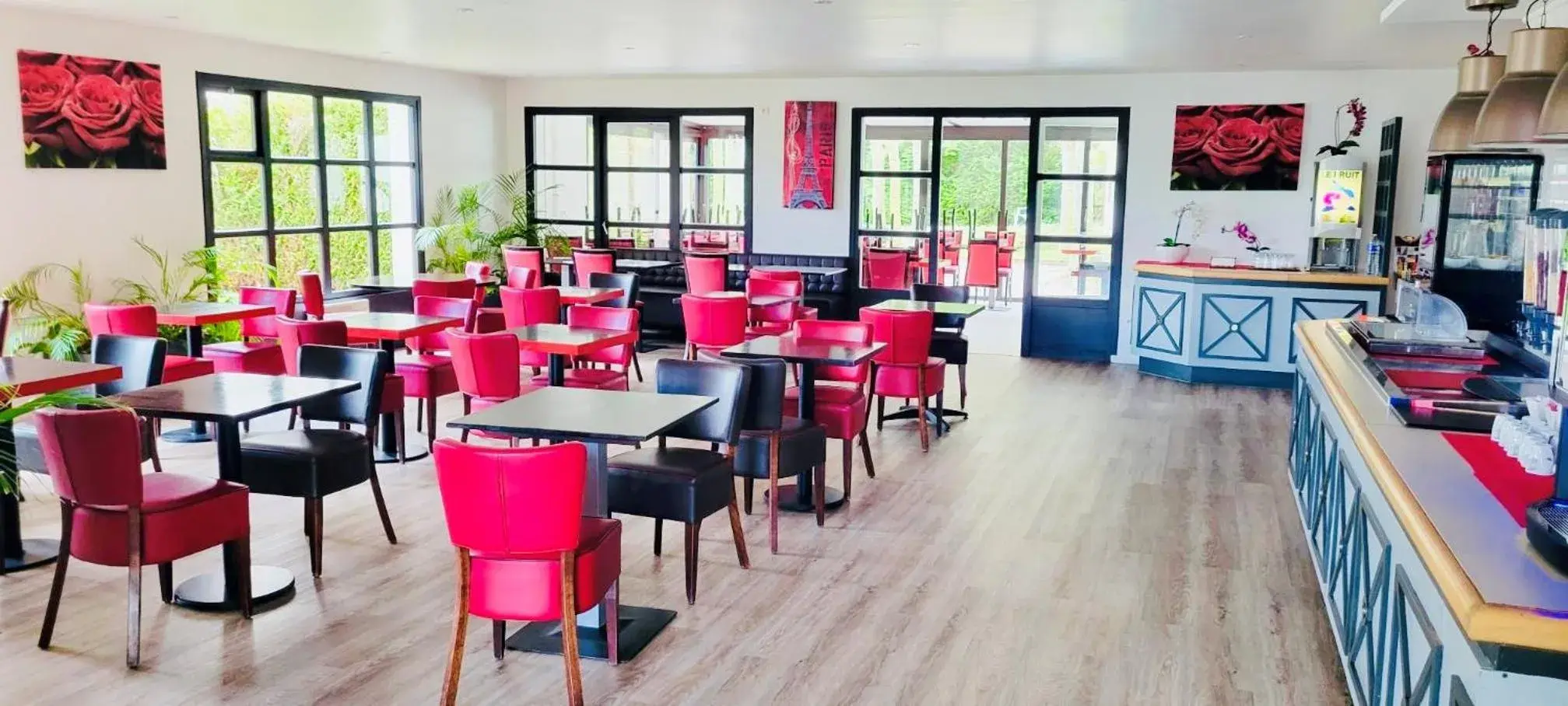 Breakfast in Hotel Pavillon des Gatines Breakfast in Hotel Pavillon des Gatines