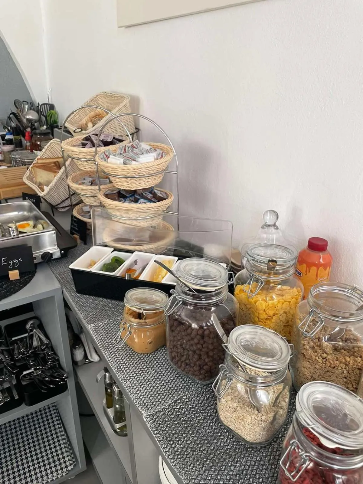 Breakfast in Zoumis Residence