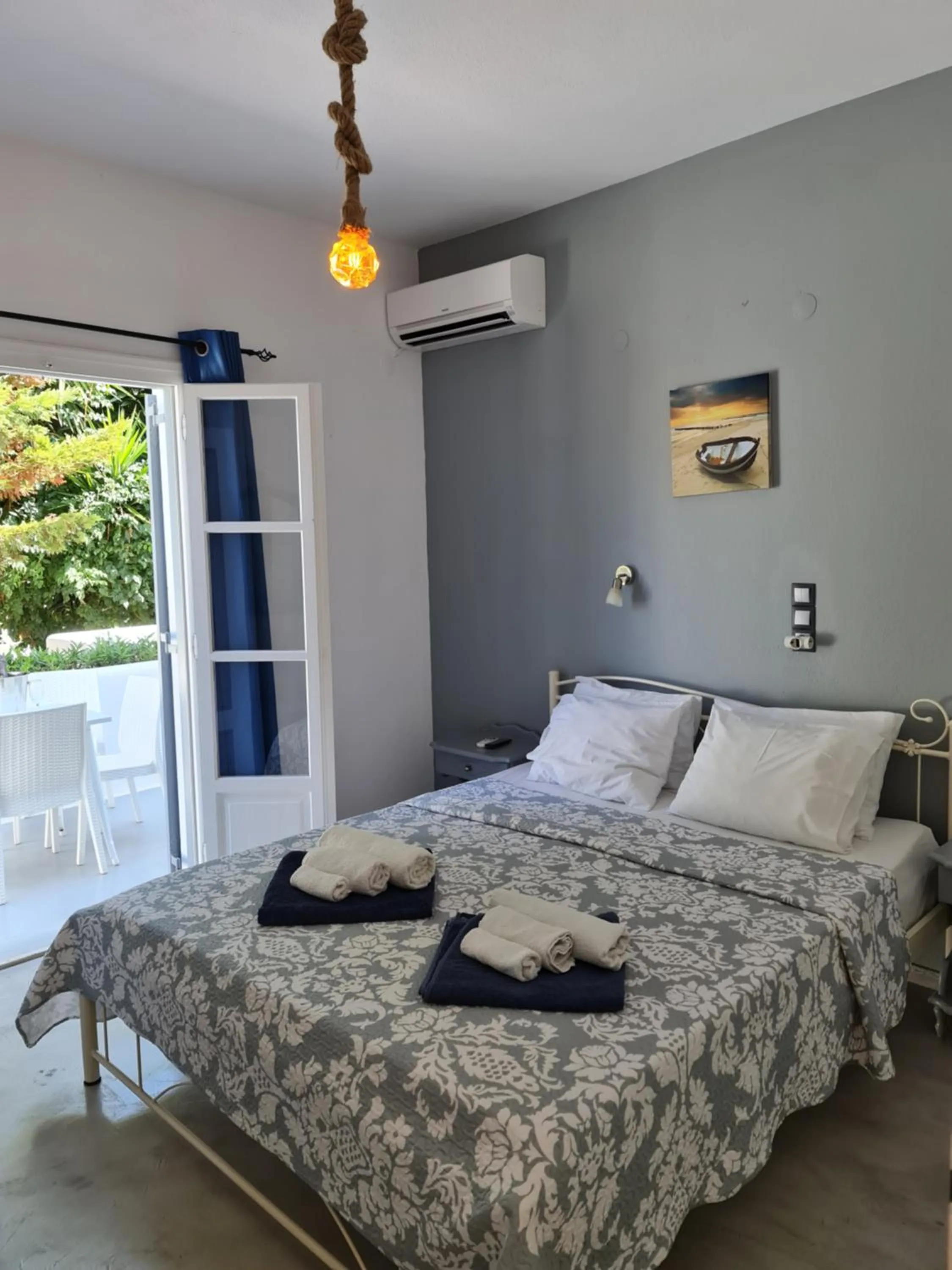 Bedroom, Bed in Zoumis Residence