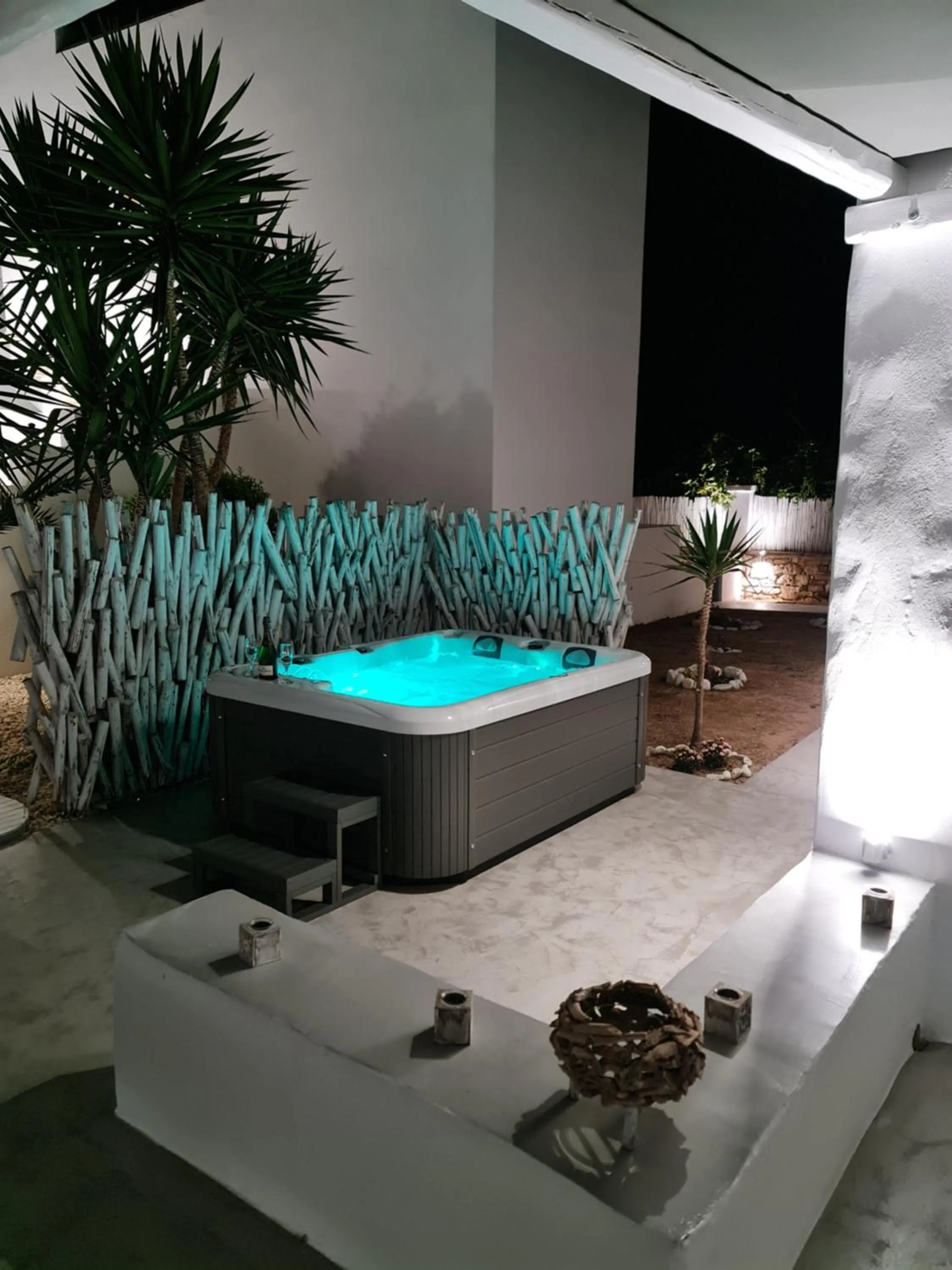 Hot Tub in Zoumis Residence